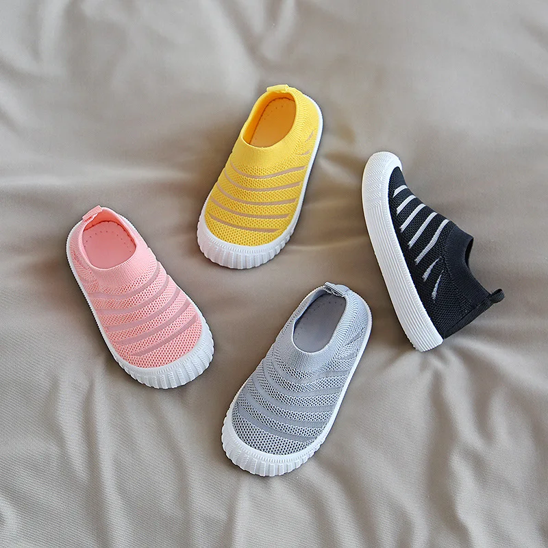 
Factory Cheap Fly Knit Breathable Mesh Kids Sneakers 