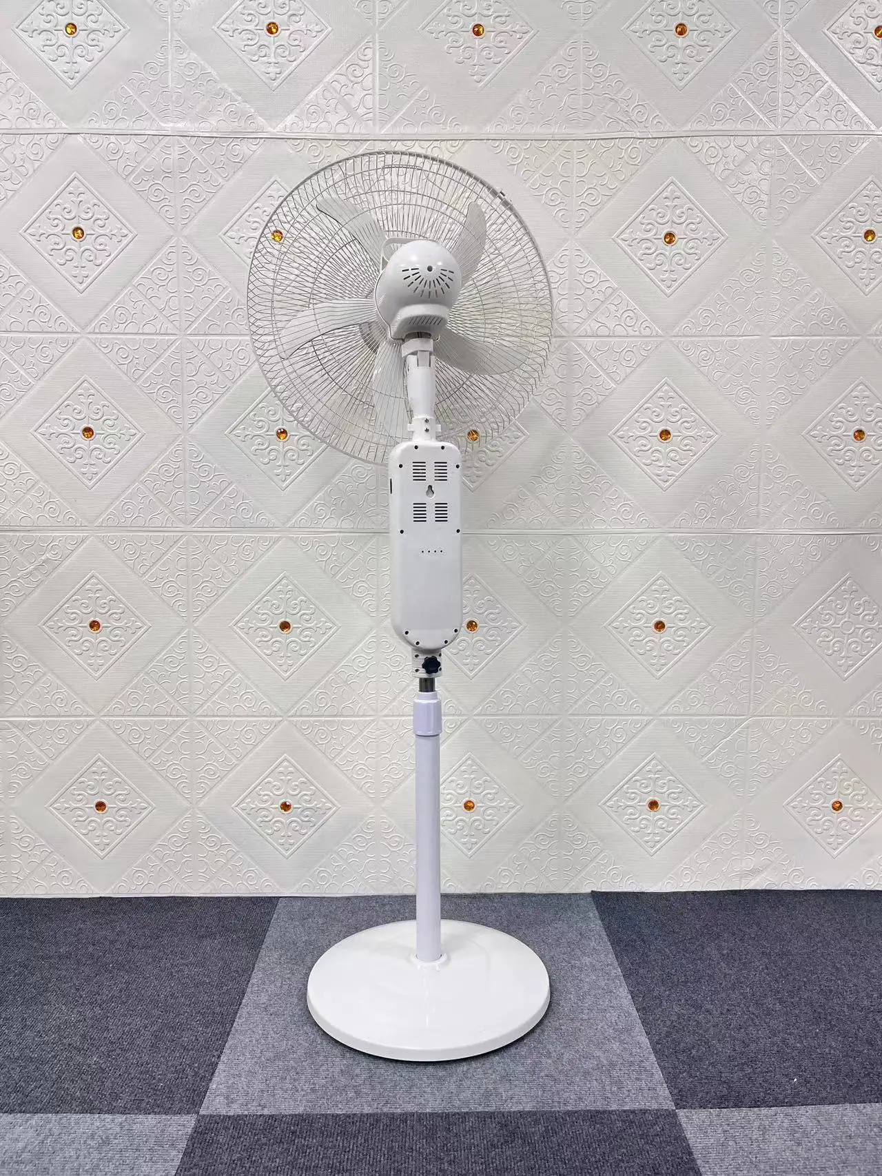Factory Direct 16 Inch 12V Solar Floor Fan Available For Emergencies