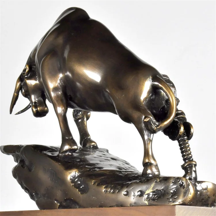 Professional sculpture designer Wall Street mascot bull designs industrial cattle sculpture