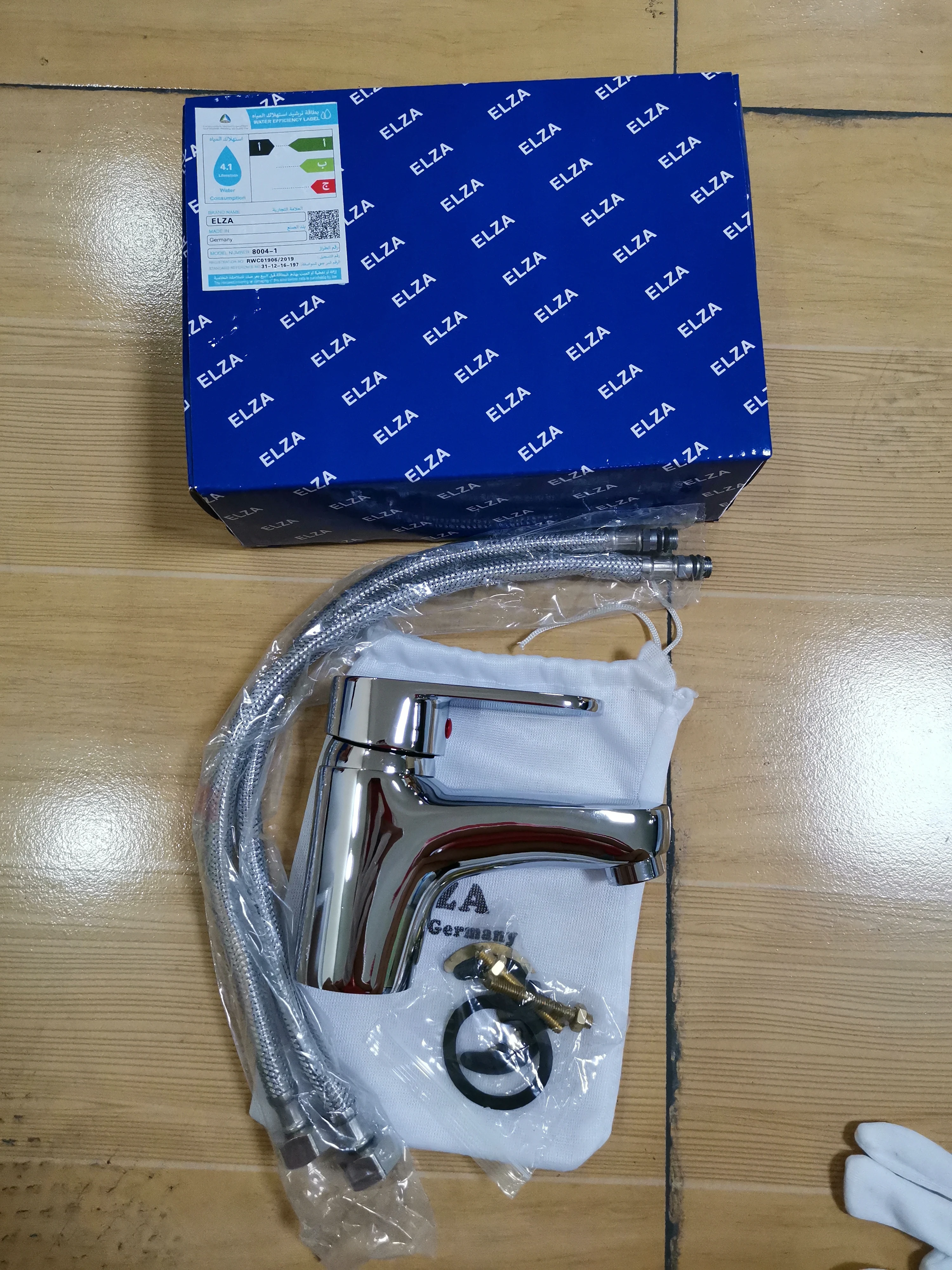  Однорычажный смеситель для раковины с горячей и холодной водой