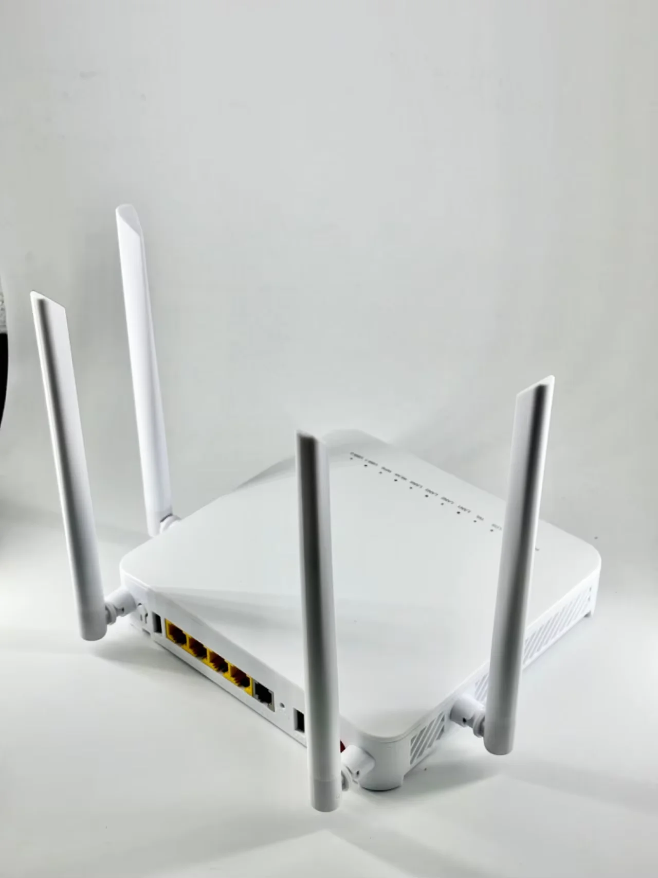 optical fiber F680 equipment ONU Hot Selling   AX3000 dual band GPON XPON ONU 4GE 1POTS 2 POTS 1USB  4 antennas  F680