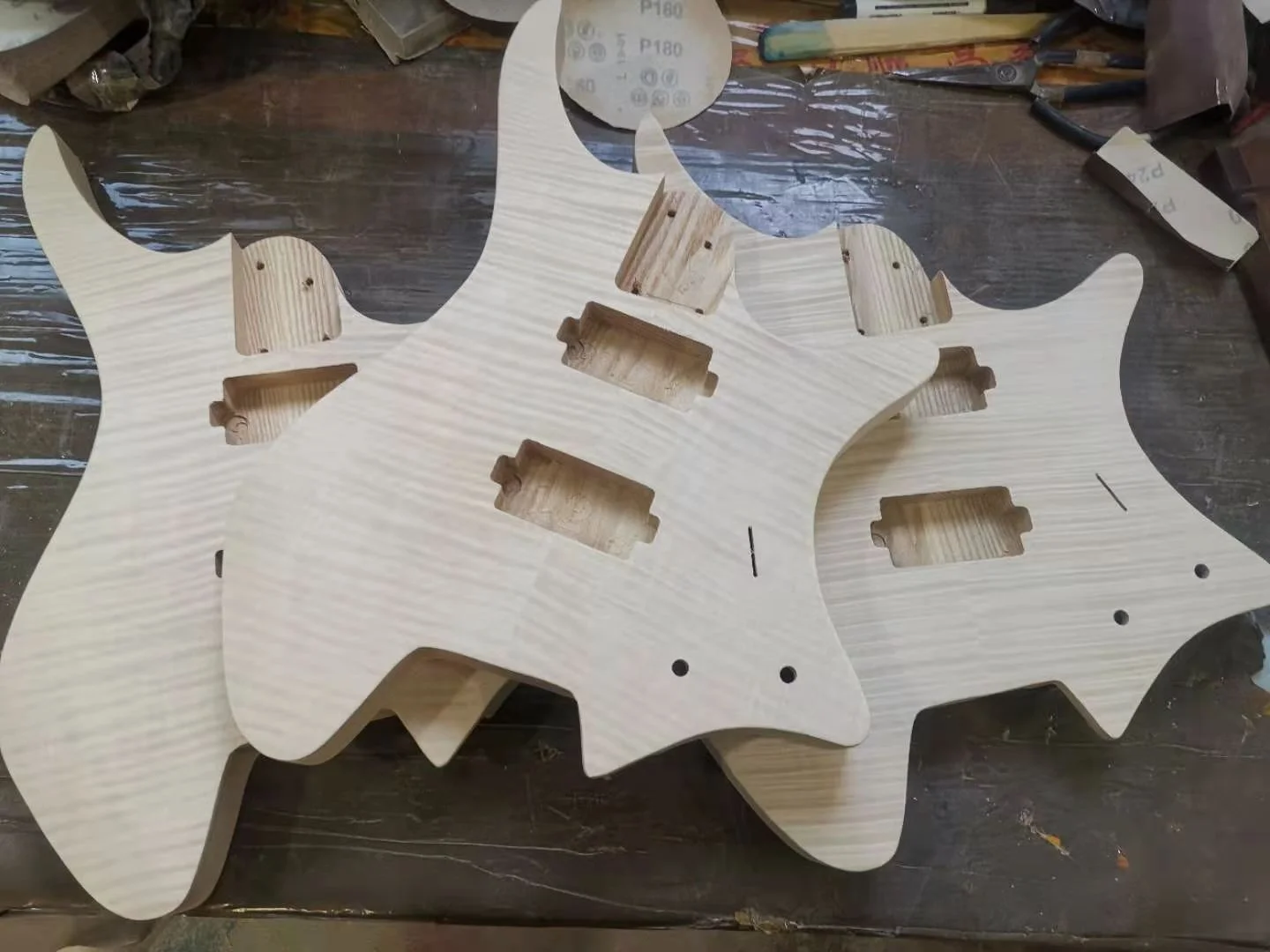 
New Style whole sell headless guitar kit 6 string alder body flame maple top maple neck factory outlet fanned fret 