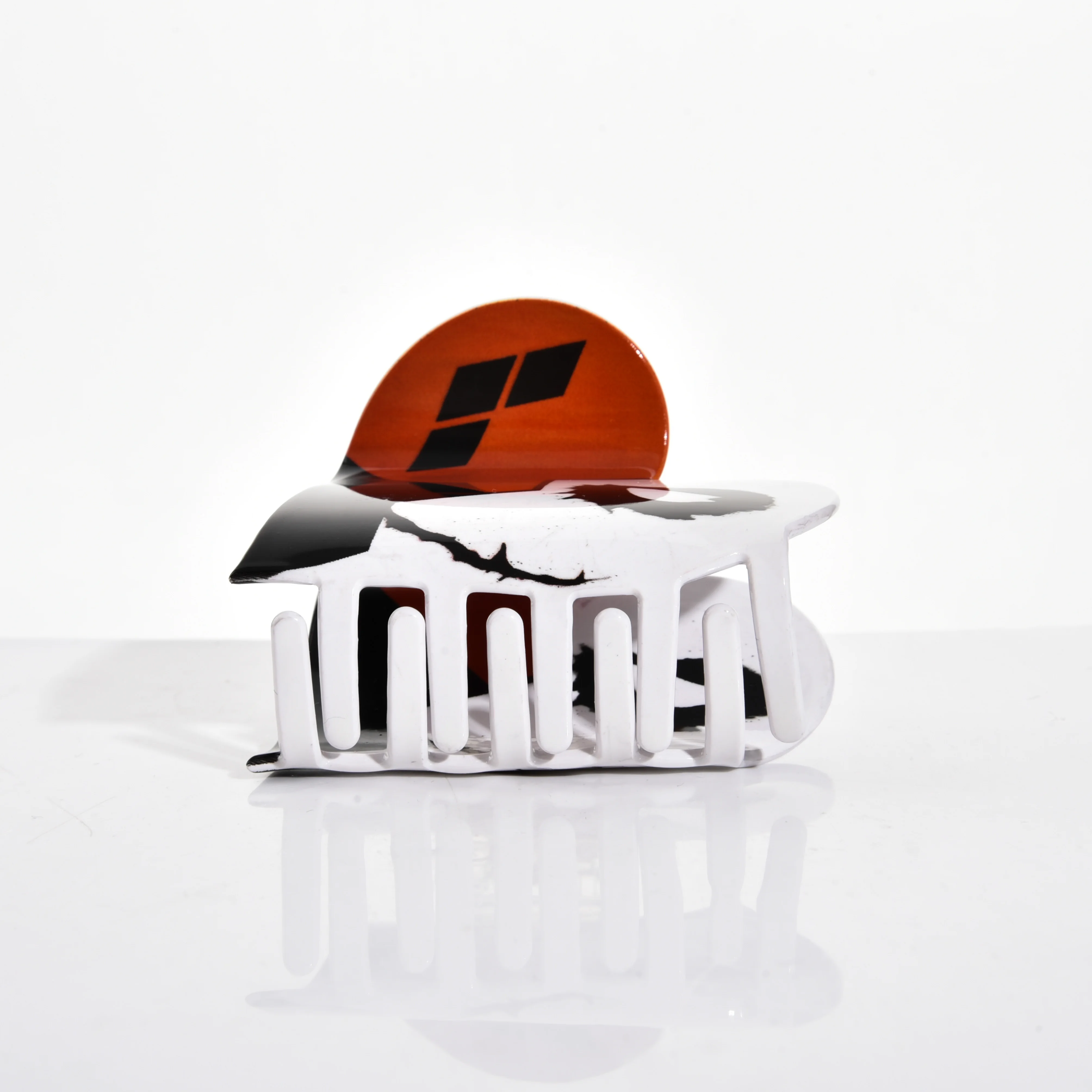 YJL Wholesale new style unique design hair claw clips cool anime theme acrylic hair claw for women girls