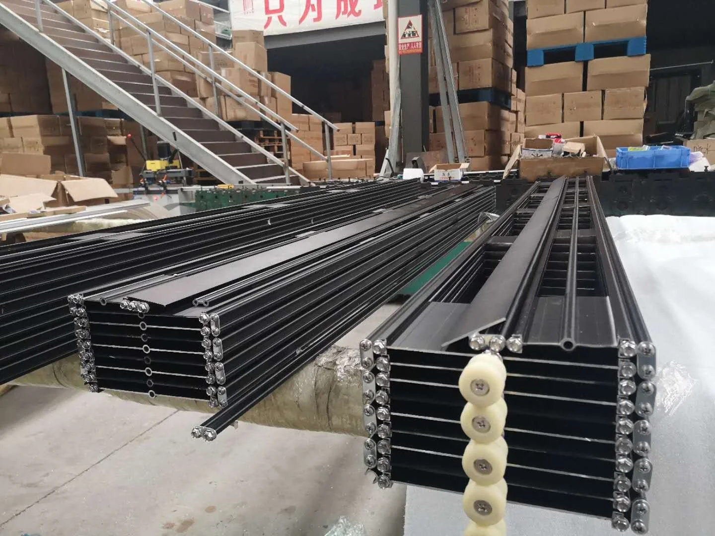 Clear Polycarbonate Folding Doors Commercial Store Aluminum PC Fold Up Doors Transparent Plastic Accordion Sliding Door Price