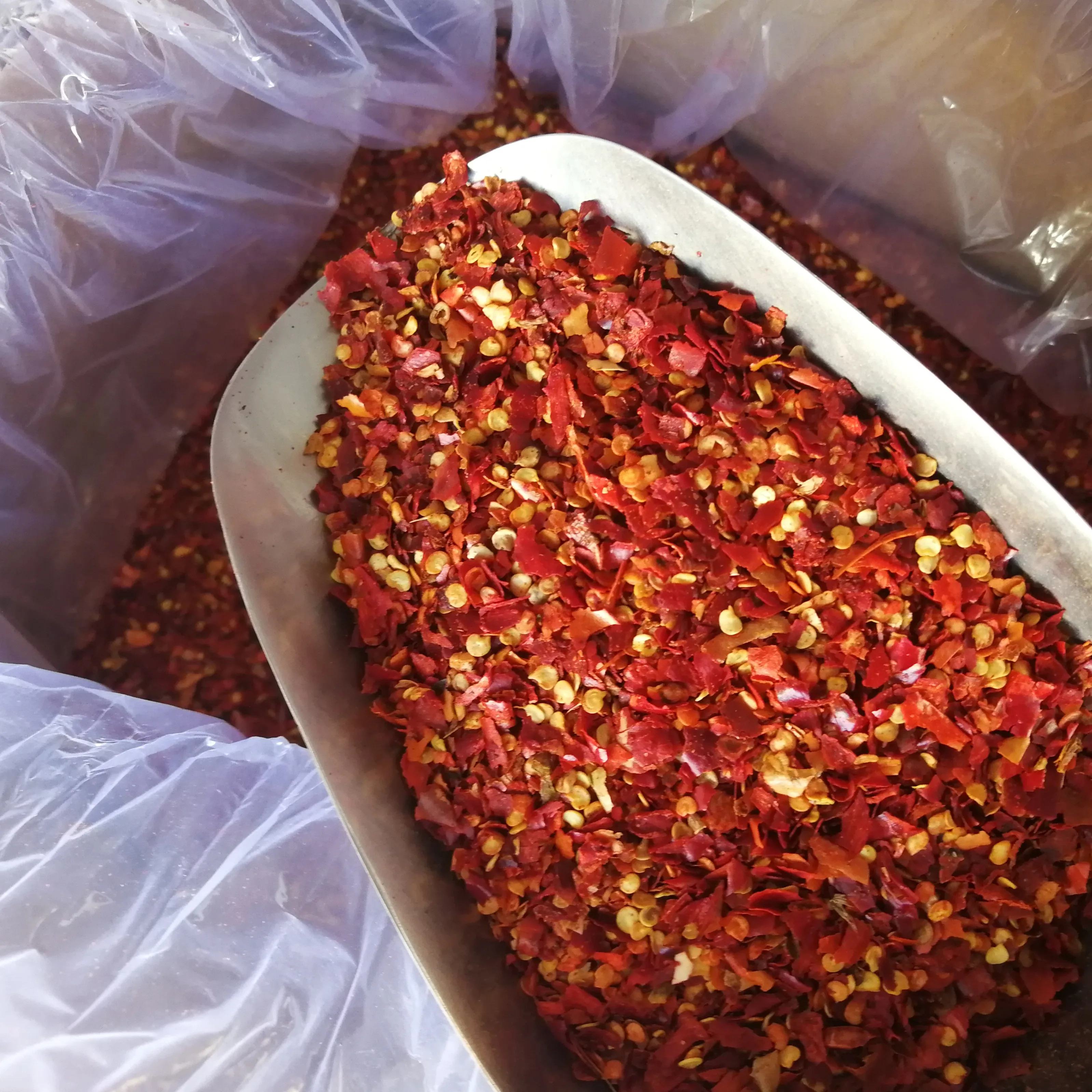 
Chinese supplier Spicy Taste No Sudan&Aflatoxin Crushed Chilli Flakes with HACCP,HALAL,GLOBAL GAP Hot selling in UK,Canada,USA 