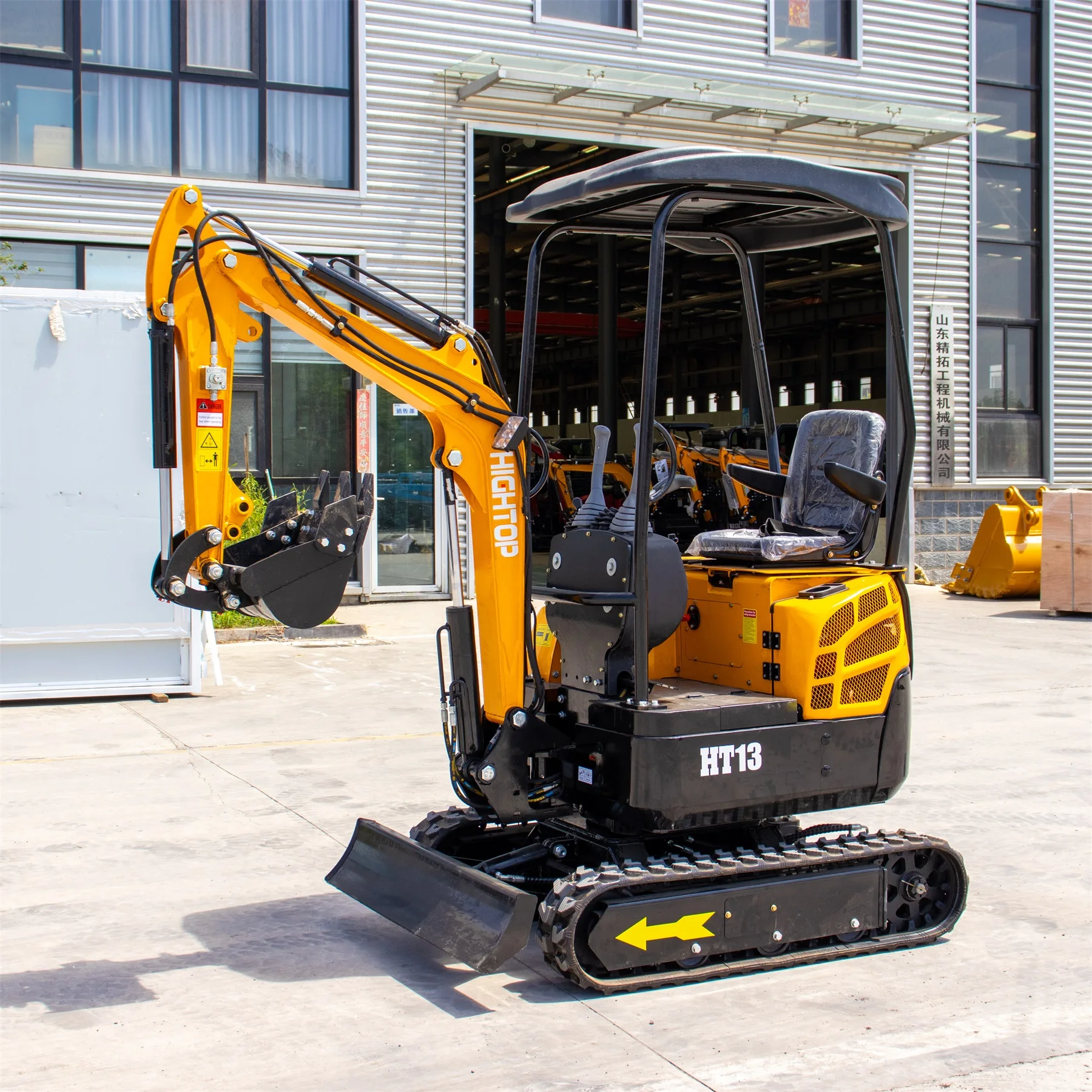 Hightop 1300kgs Mini Excavator Ht13 Small Garden Excavator With Ce Iso Epa Certificate