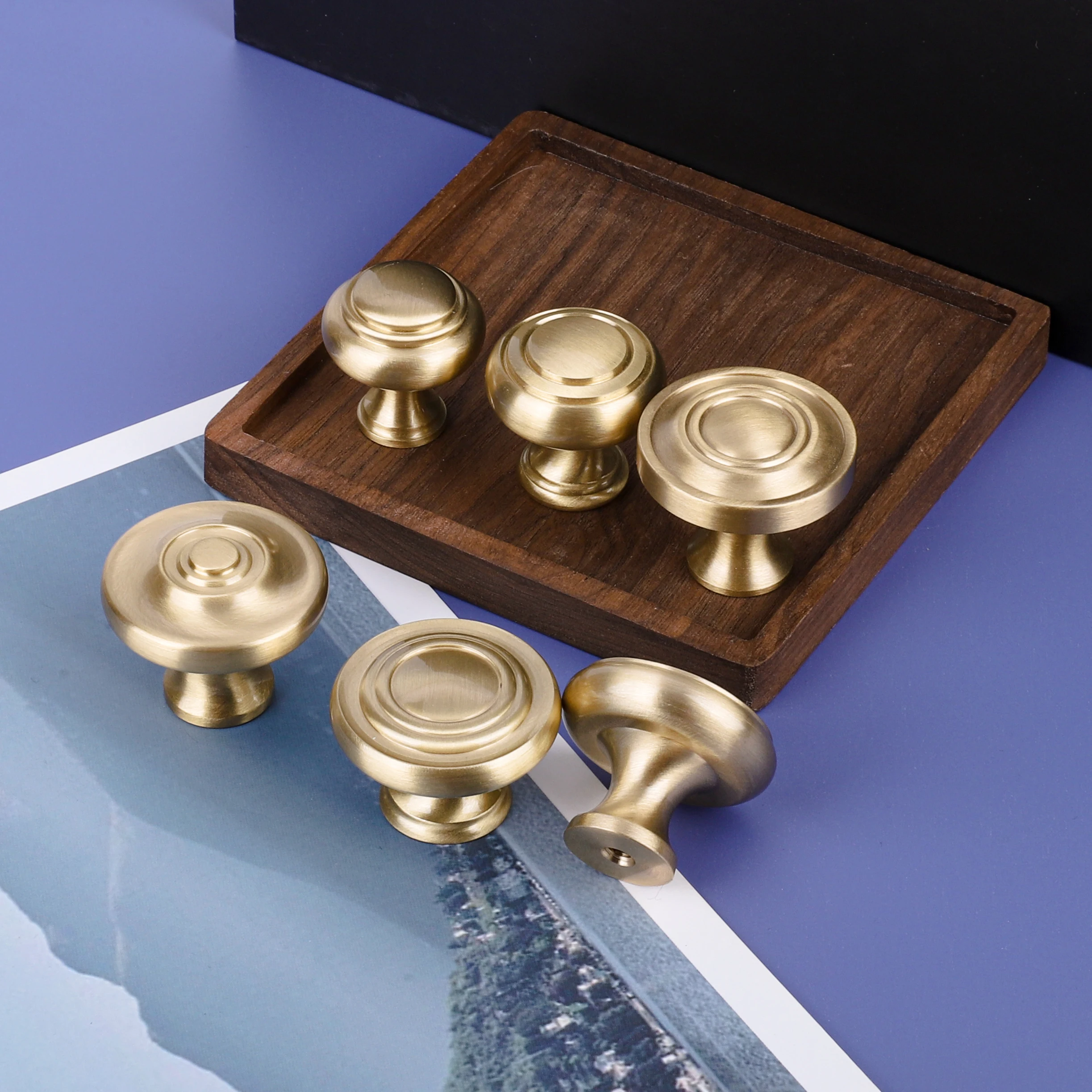 New Designer Luxurious Furniture Hardware Accessories Single Hole Kitchen Cabinet Brass Knobs And Pulls