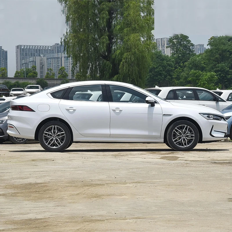 2024 низкая цена популярный китайский бренд BYD Qin Plus DM-i Honor Edition подключаемый Гибридный внедорожник на 5 мест для продажи