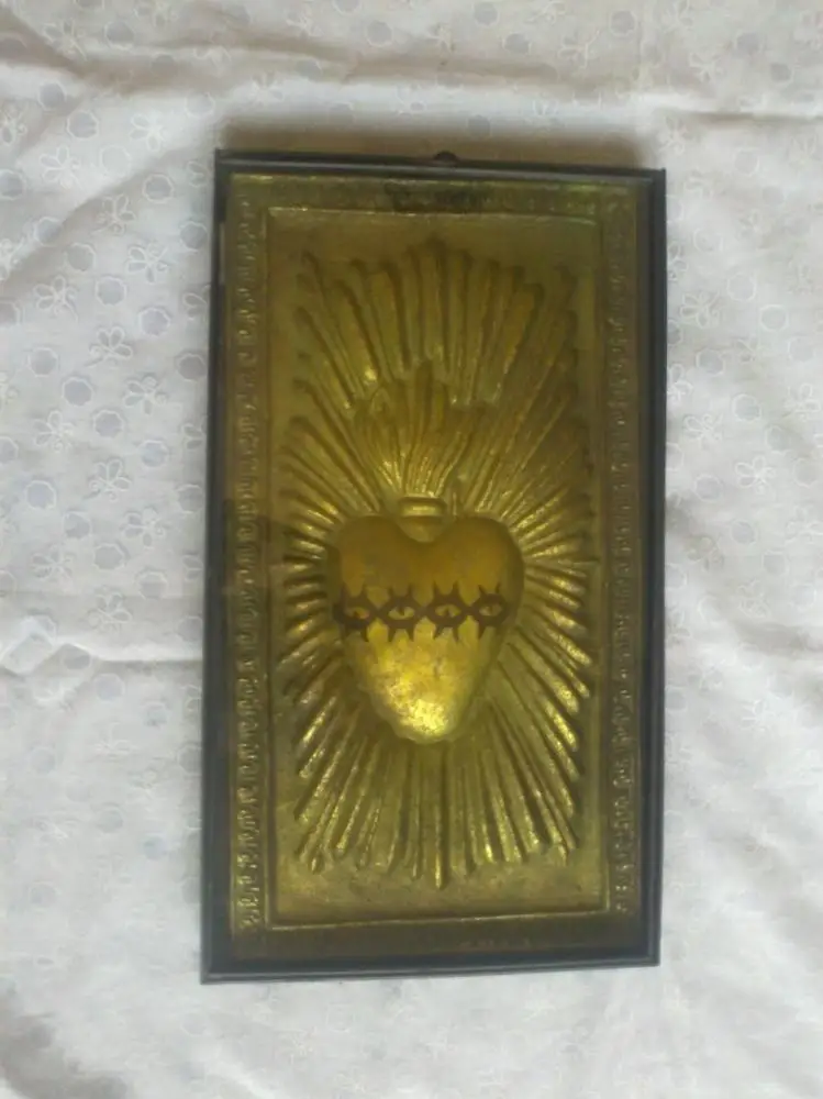 Metal Sacred Heart Wall Frame For Home Wall Decor