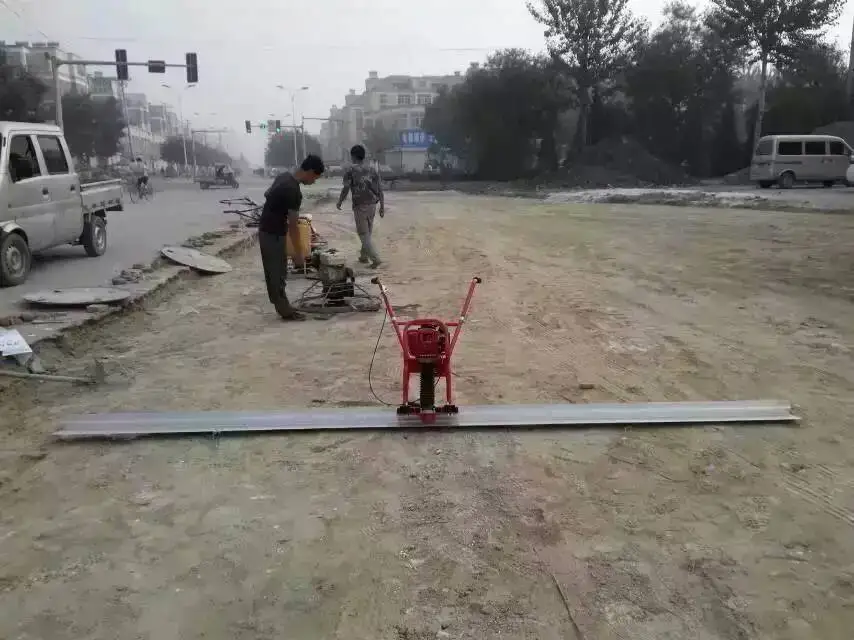 Gasoline Concrete Vibrating Ruler Vibrating Ruler Troweling Machine  Surface Finishing Screed Vibrator Ruler