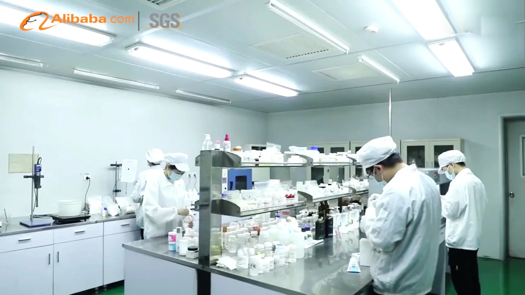 Hot Sale Novel Design Daruma Doll Blue Teddy Bear Flavor Lip Gloss Makeup Tools Suitable For Female