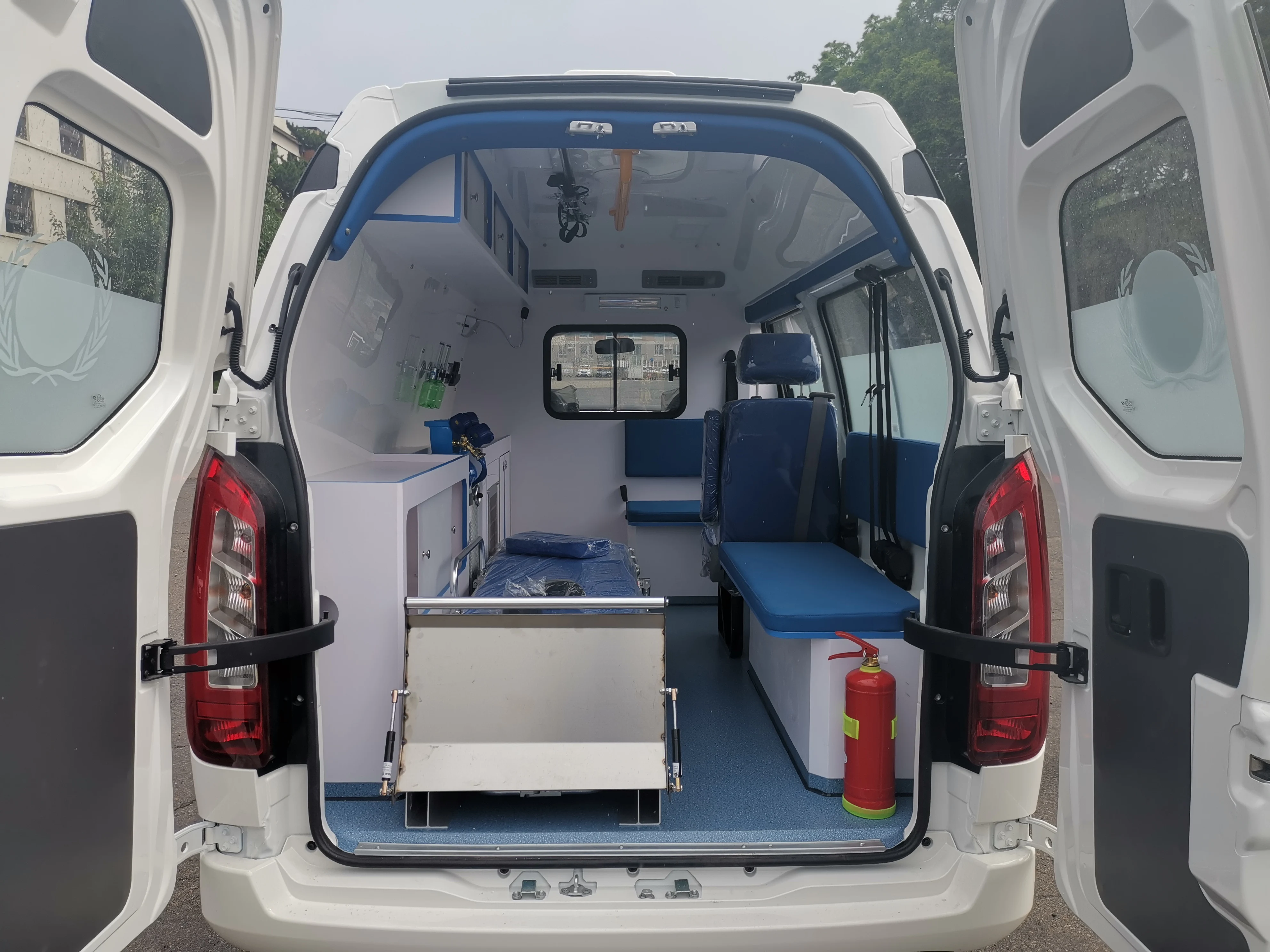 2024 Emergency Rescue Vehicles Ambulance Multifunctional Ambulance Ambulance Series Hospital Patient Transport