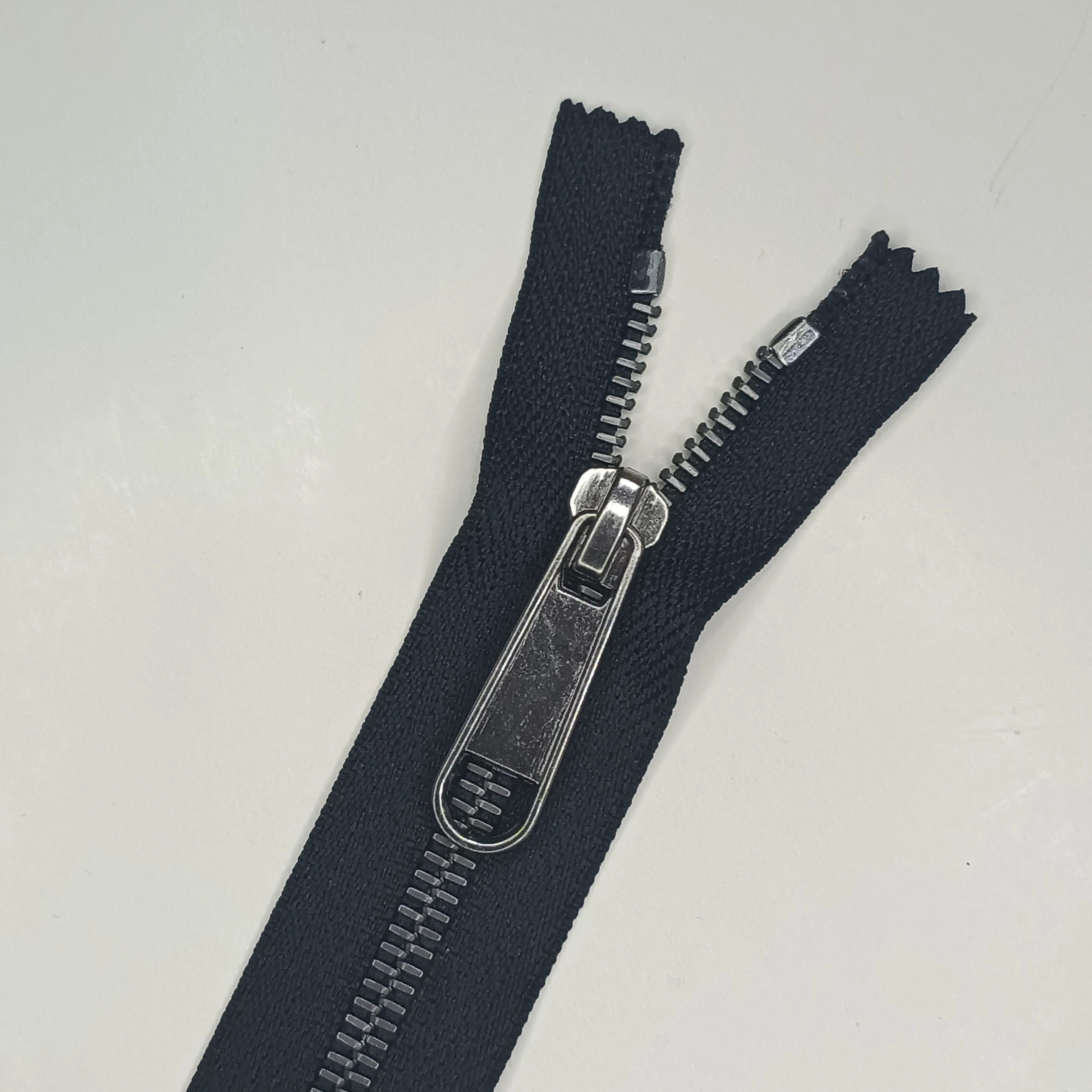 Matte wholesale custom Metal #5 plating European Teeth Closed end zippers with sliders for shoes Clothing bags Luggages