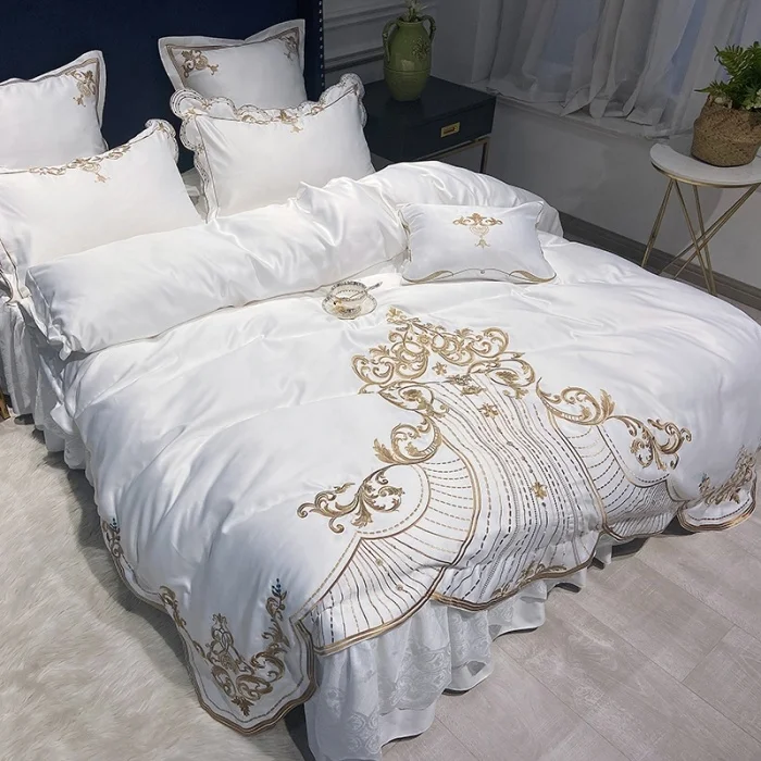 New European style Soft Satin Silk embroidered king queen size 4pcs bedding set