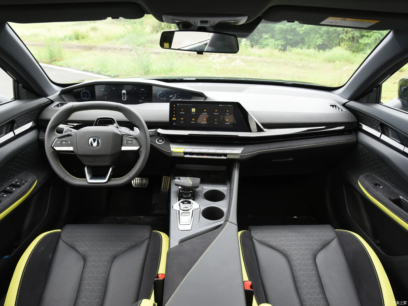 Fast Shipping Cheap gasoline car Changan Uni V Panoramic sunroof Changan Uni-V 2025