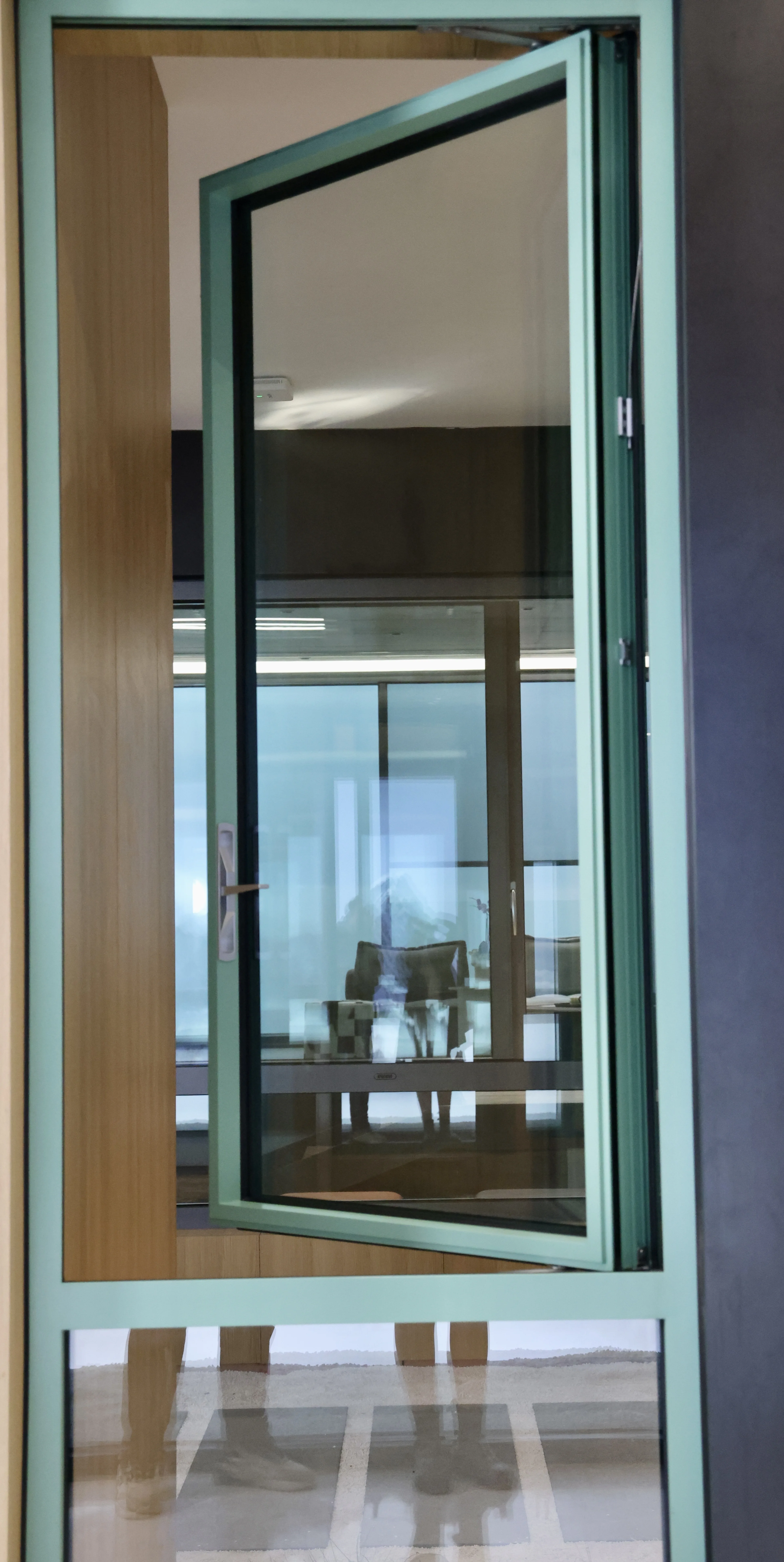Popular design  Narrow frame toughened glass outward opening thermal break swing windows