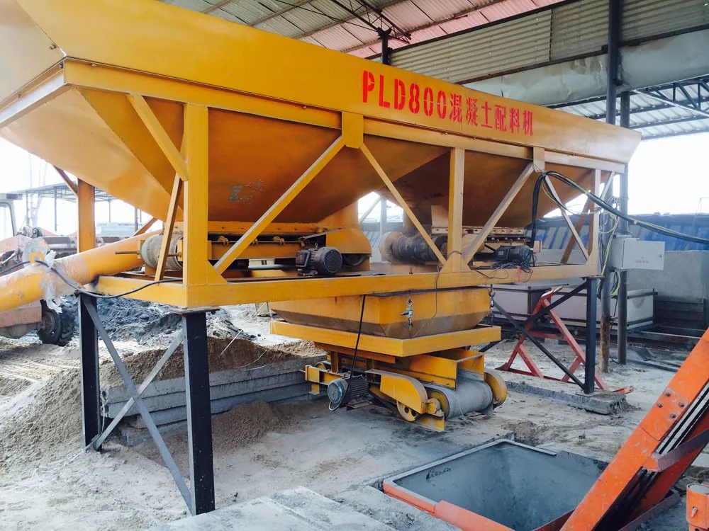 Concrete batching machine for construction works