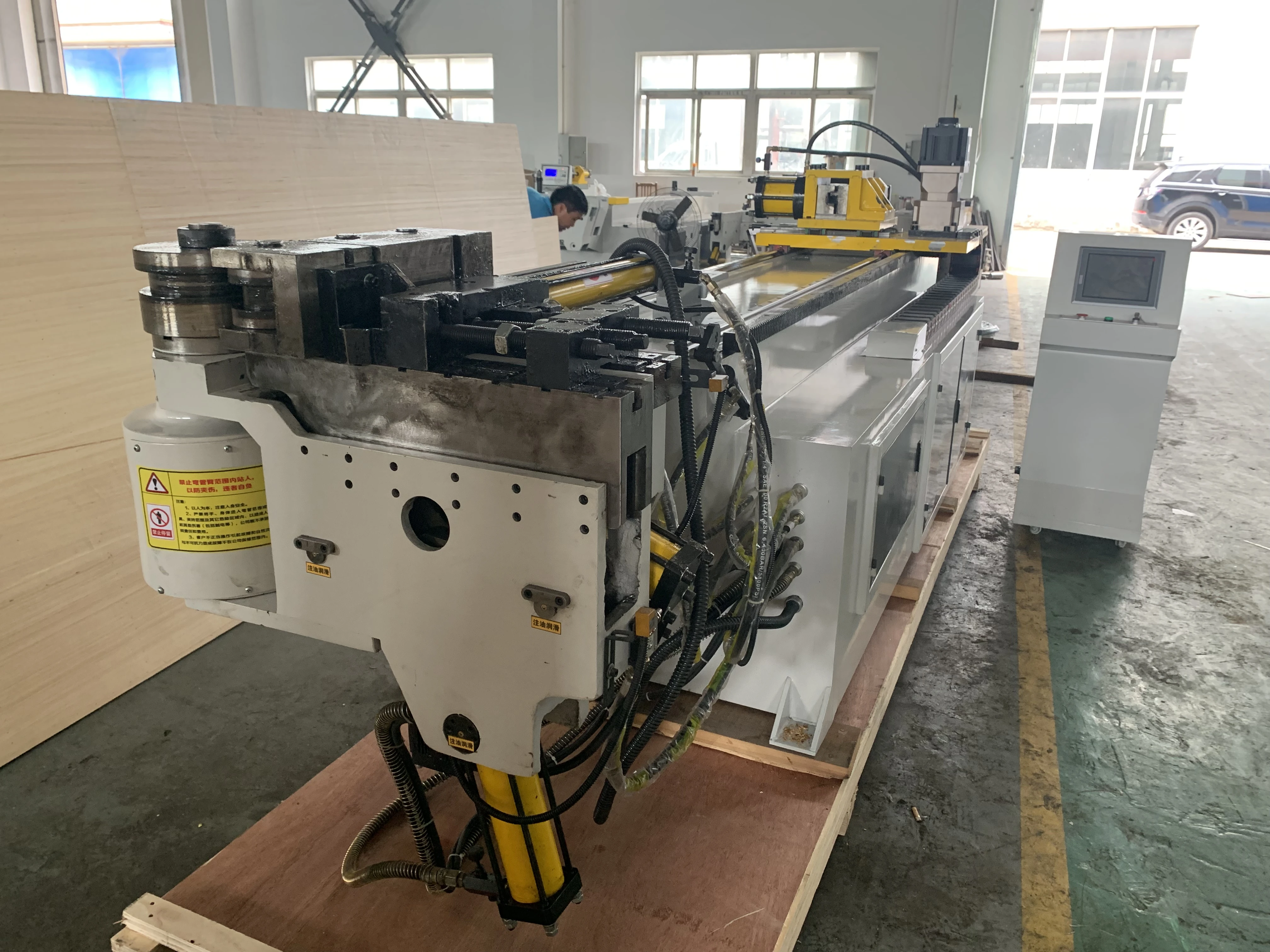 Гибочный станок Zhuoran DW38CNC для металлических алюминиевых