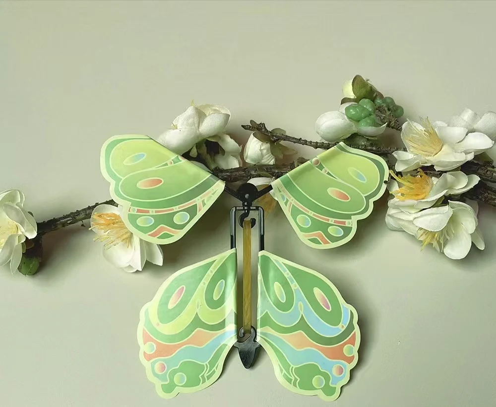 Fashion Creative Butterflies Kids Surprise Toy For Party Decoration Rubber Band Powered Wind Up Magic Fairy Flying Butterfly Toy