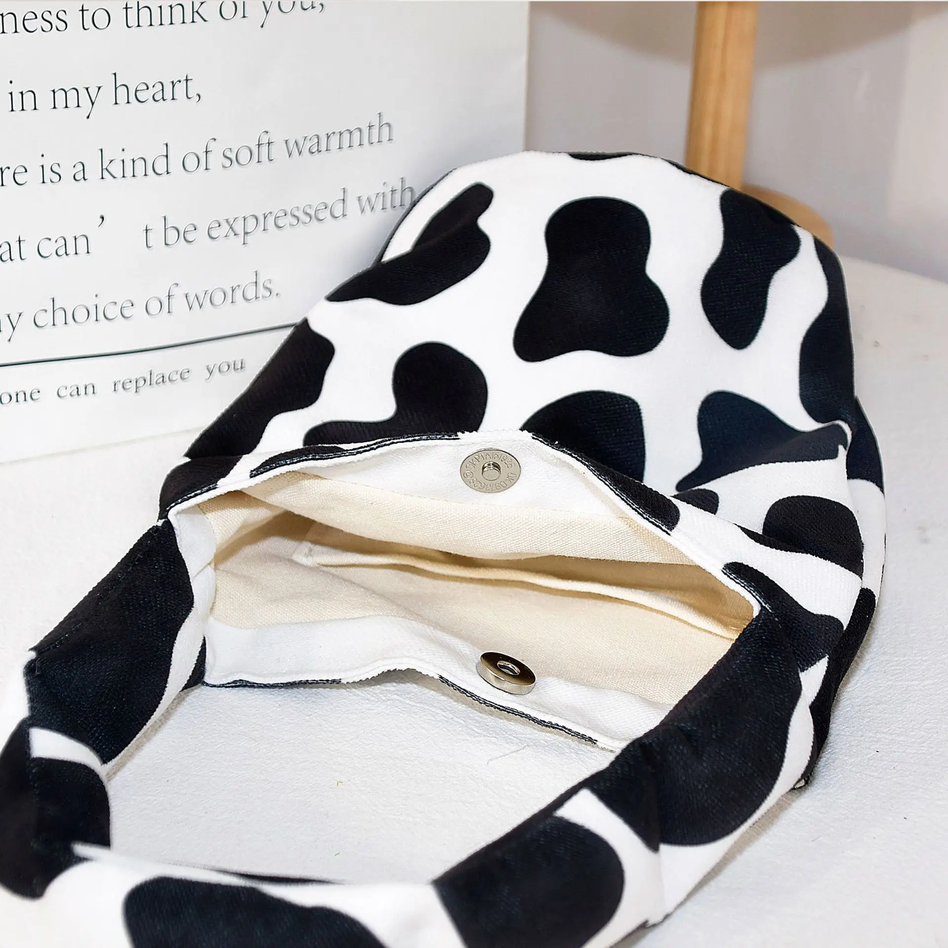 2022 New Handbag Canvas Small Cow Wave Dot Bucket Cute Girl Handbag Bento Bag