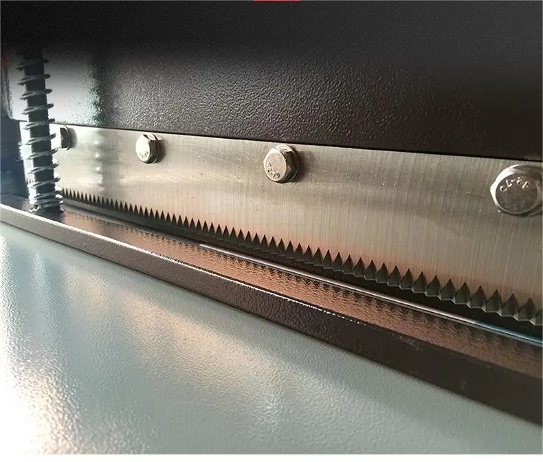 Precision 300mm  ,400mm , 600mm Fabric Zig-zag Sample Cutting Table Machine Textile Cutter Roll Cloth Fabric Cutting Machine