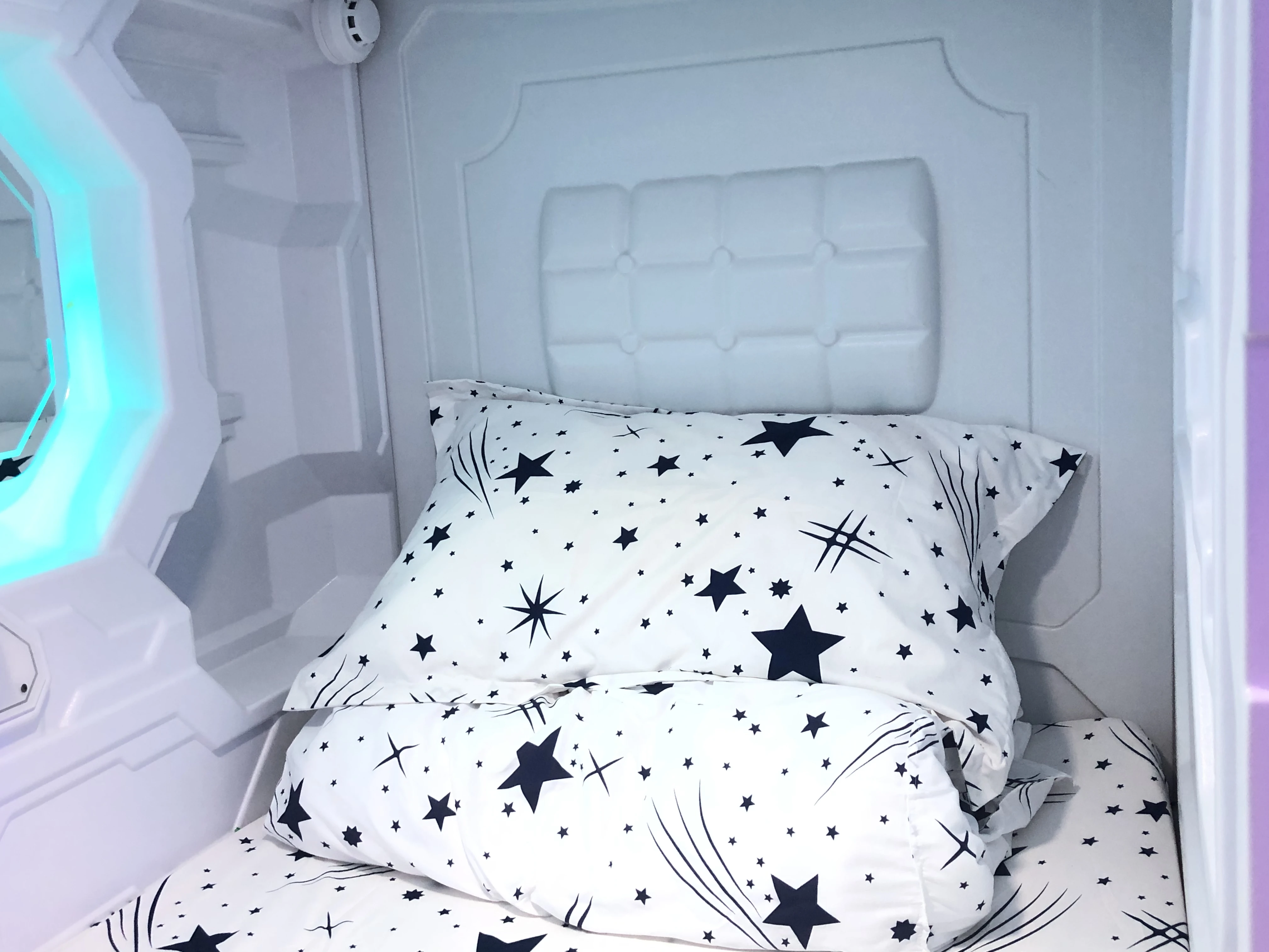 
WIMI Factory Price Bunk Beds Popular space capsule hotel bunk bed capsule Sleeping Pod For Express Hotel 