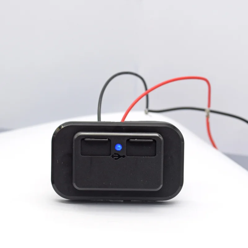 YUJIE Auto factory 12V/24V RV USB Outlet Car Boat Vehicle Bus RV ATV Phone Charger Adapter Panel Dual QC 3.0 Car Charger Socket