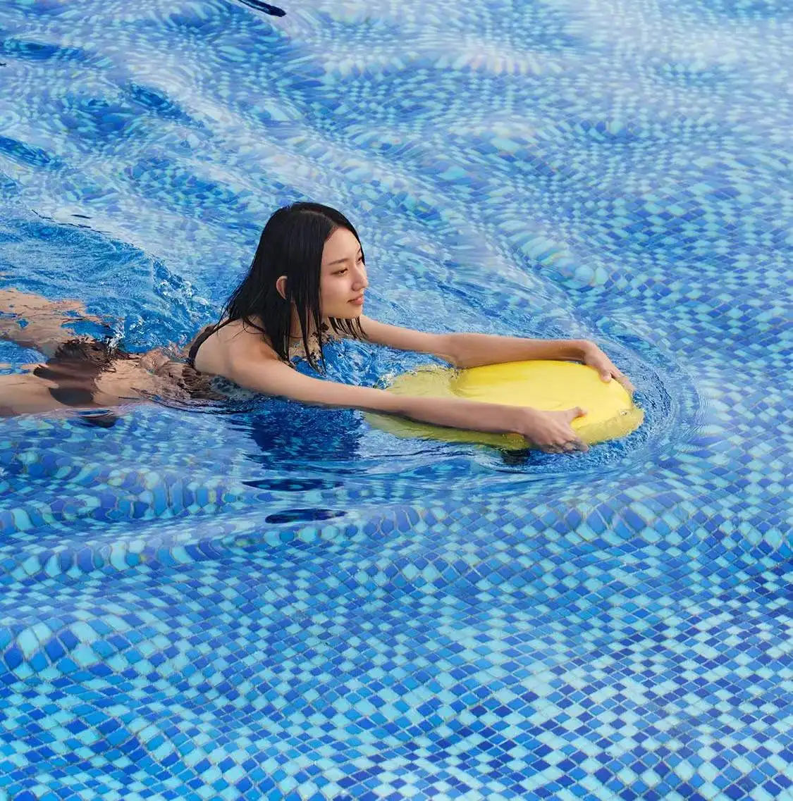 Swimming Kickboard Electric Powered Kick Board Smart Water Scooter Swimming Training Aid for Water Sports Electric Kickboard