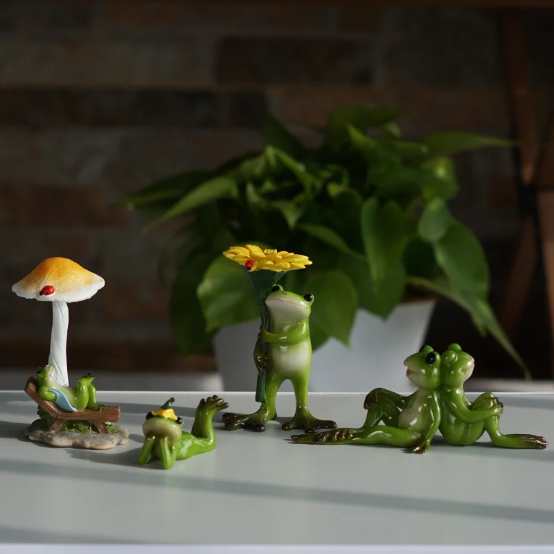 Z09842A Novelty Wedding Gifts for Guests Set Back to Frogs Figurines Valentin Days Couple Gift Micro Landscape Resin Statue