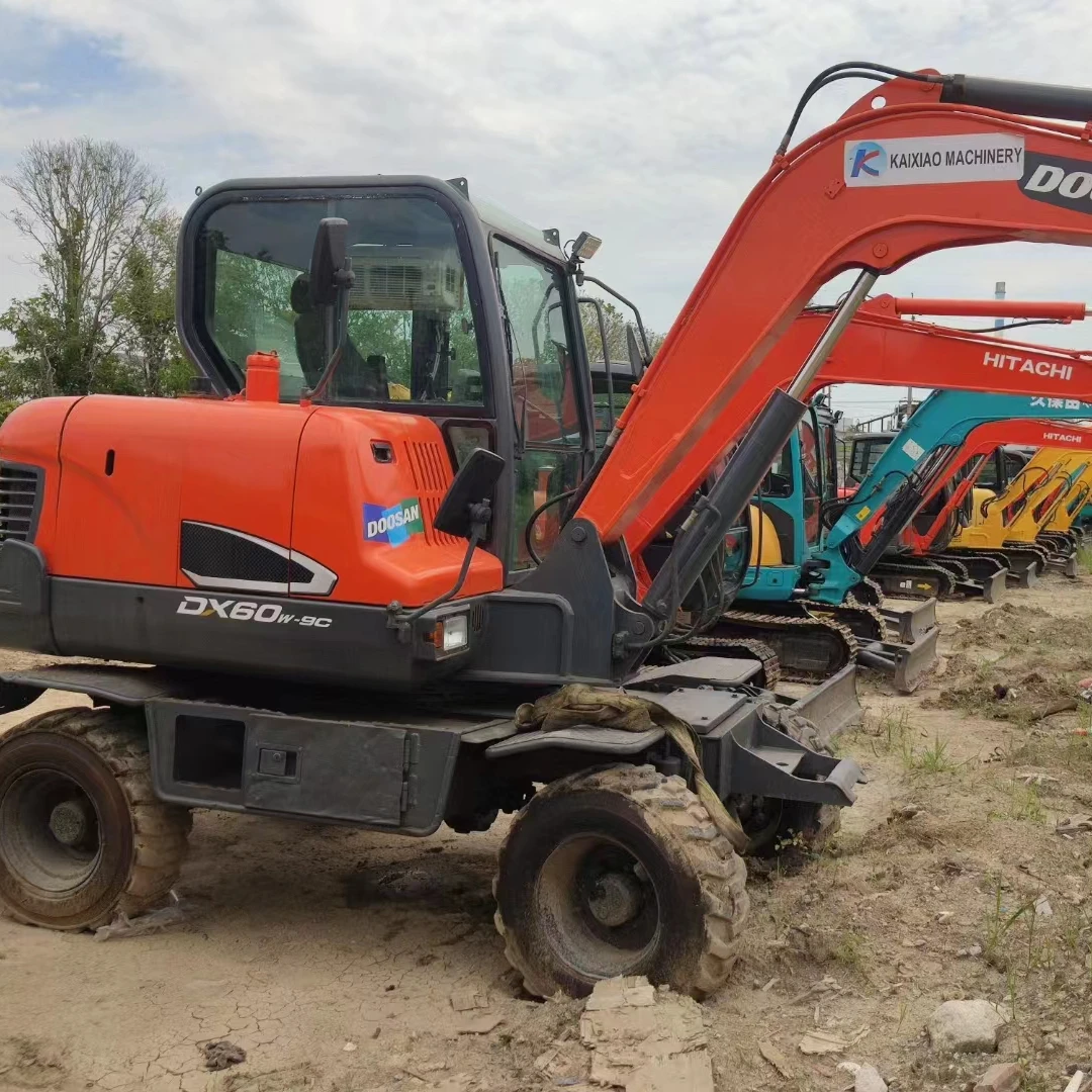 Used Doosan Machines DX55 DX60 DX210 Wheel Excavator For Sale