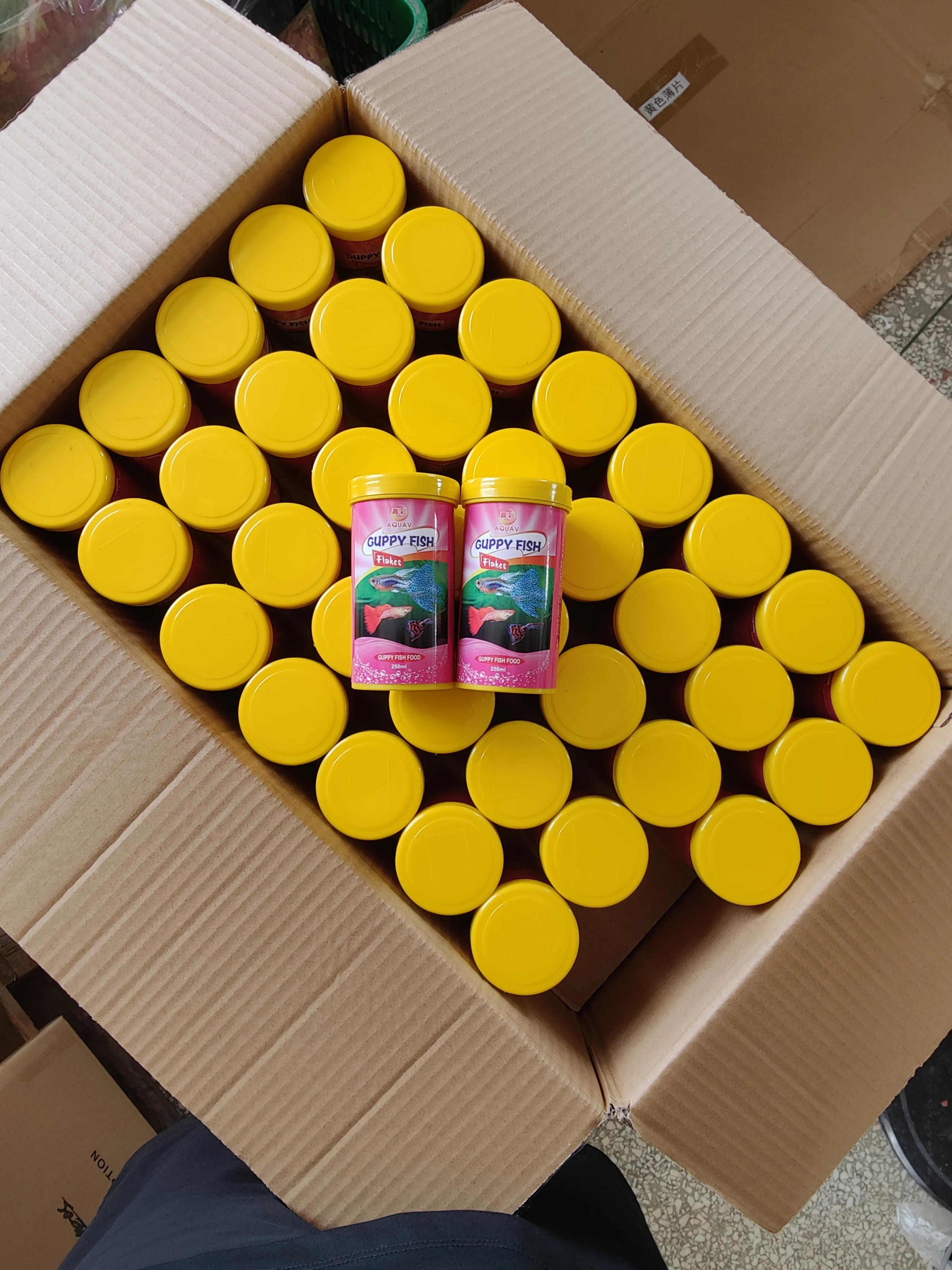 Поддержка по индивидуальному заказу с высоким уровнем питательных веществ содержанием белка Гуппи хлопья для рыбы