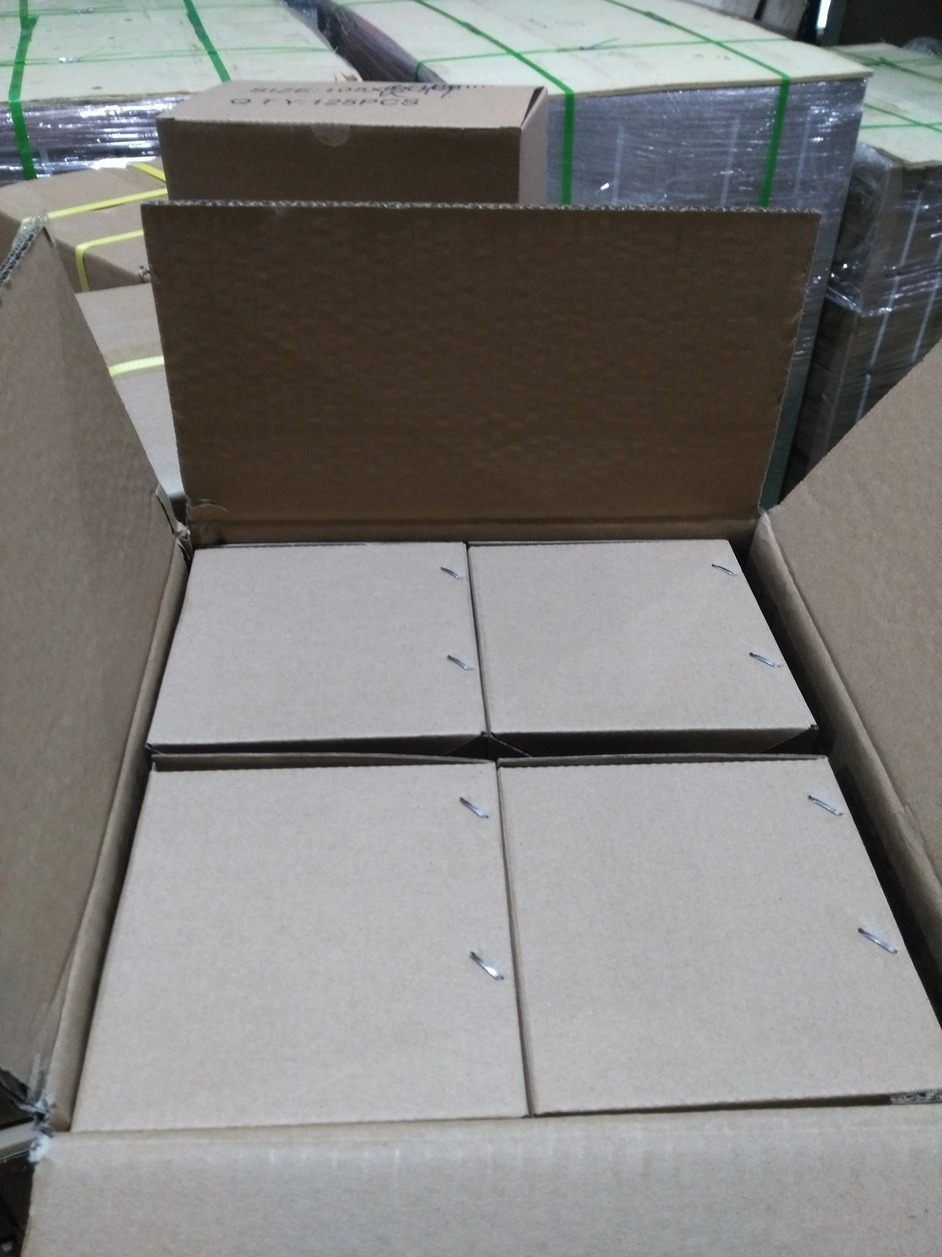 Anti-clogging aluminium oxide net sanding discs used on metal wood for dust free sanding