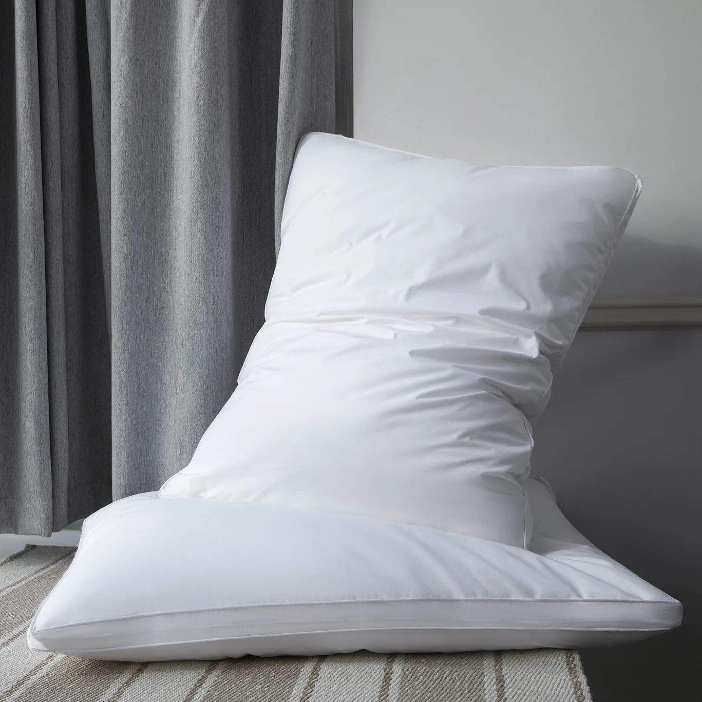 Hotel Bed Gusseted Pillow For Back Stomach Or Side Sleepers Cooling Soft Microfiber Down Alternative Pillows