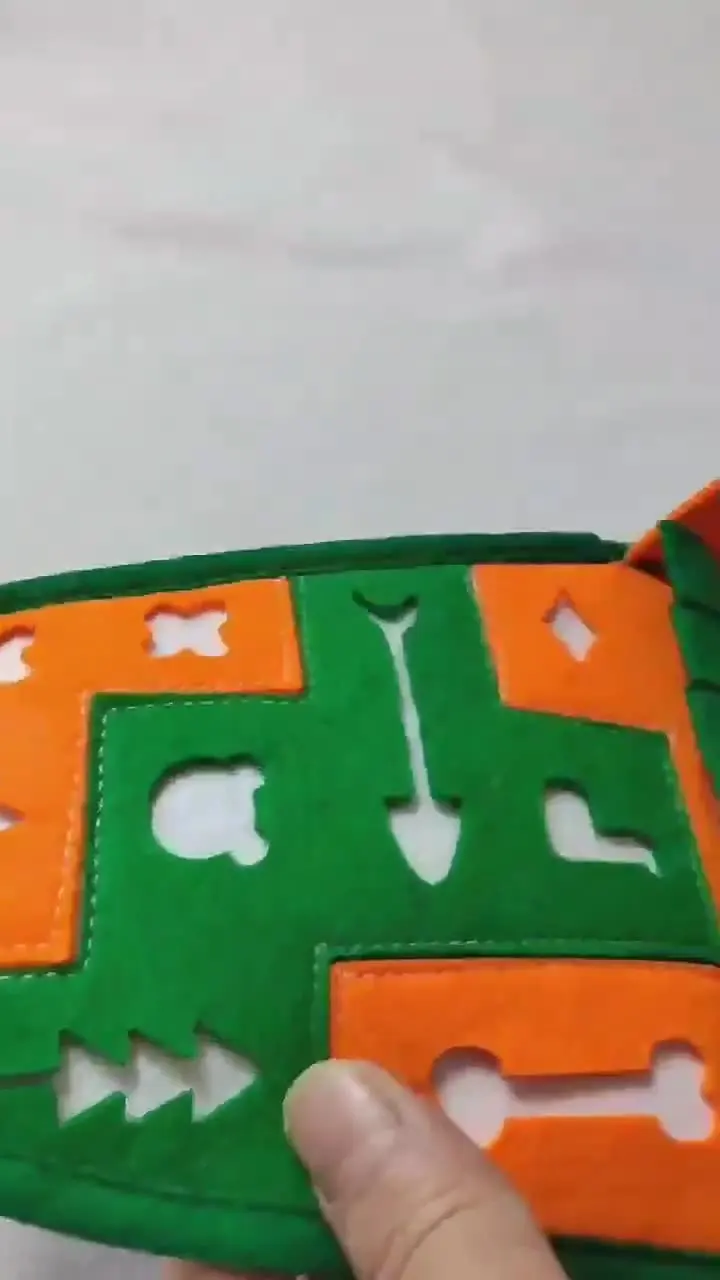 Amazon cloth new slippers pet cat and dog supplies smelling hidden food mat toys Slow food decompression puzzle training mat