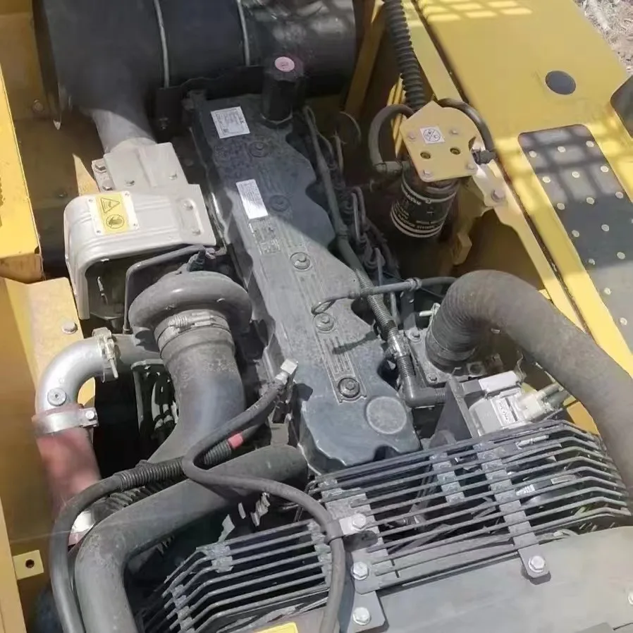 Used Komatsu PC200-8 20ton hydraulic crawler mini backhoe excavator in China for earth-moving