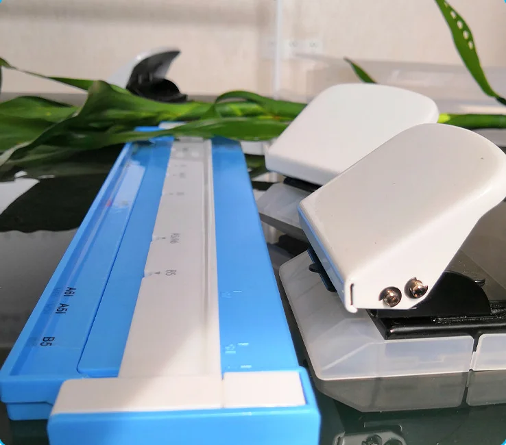 Red/Black/Blue More Ring Holes Punch Metal Manual 6 Holes Paper Punching Machine with Ruler For Family/School/Office