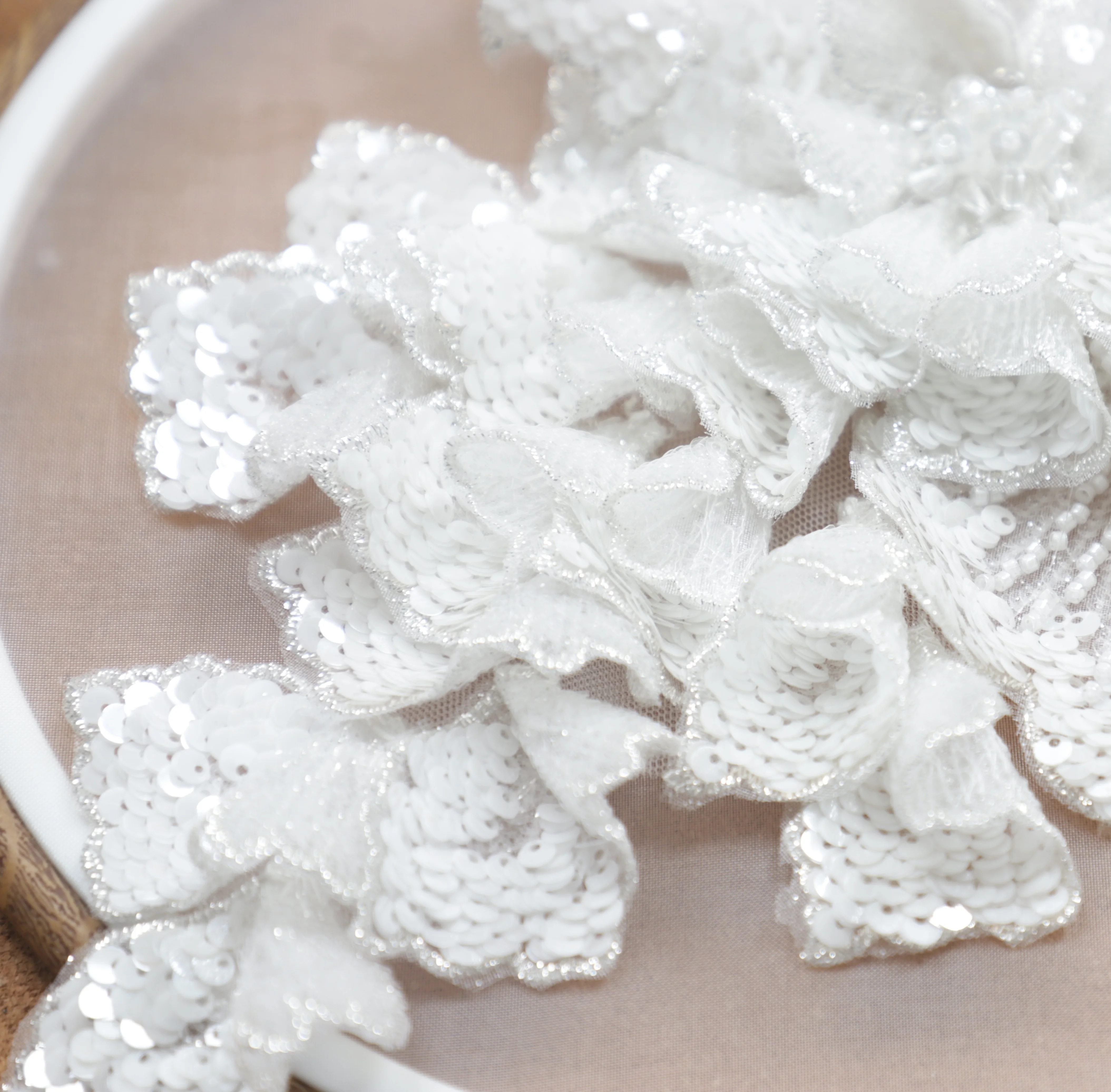 LQ008 White Customized Korean Fashion Embellishments Hand Work Embroidery Fashion Garment Accessories