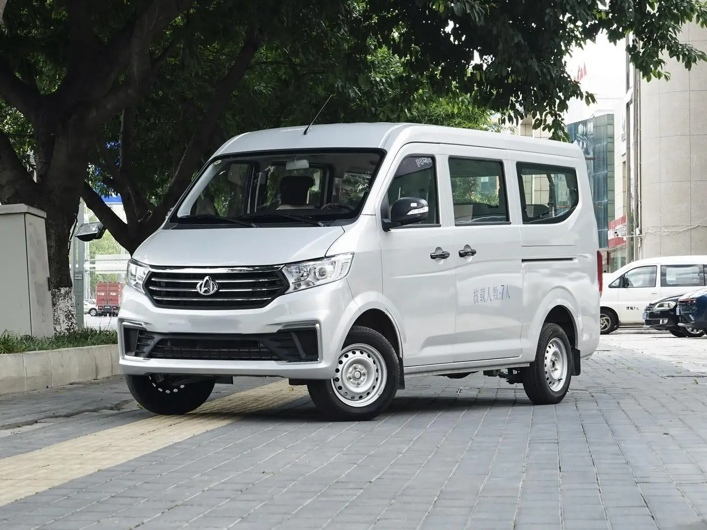 Changan/KYC V3 Gasoline mini bus Affordable fuel 7 8 seats Passenger vehicle Low price petrol RWD passenger van for sale