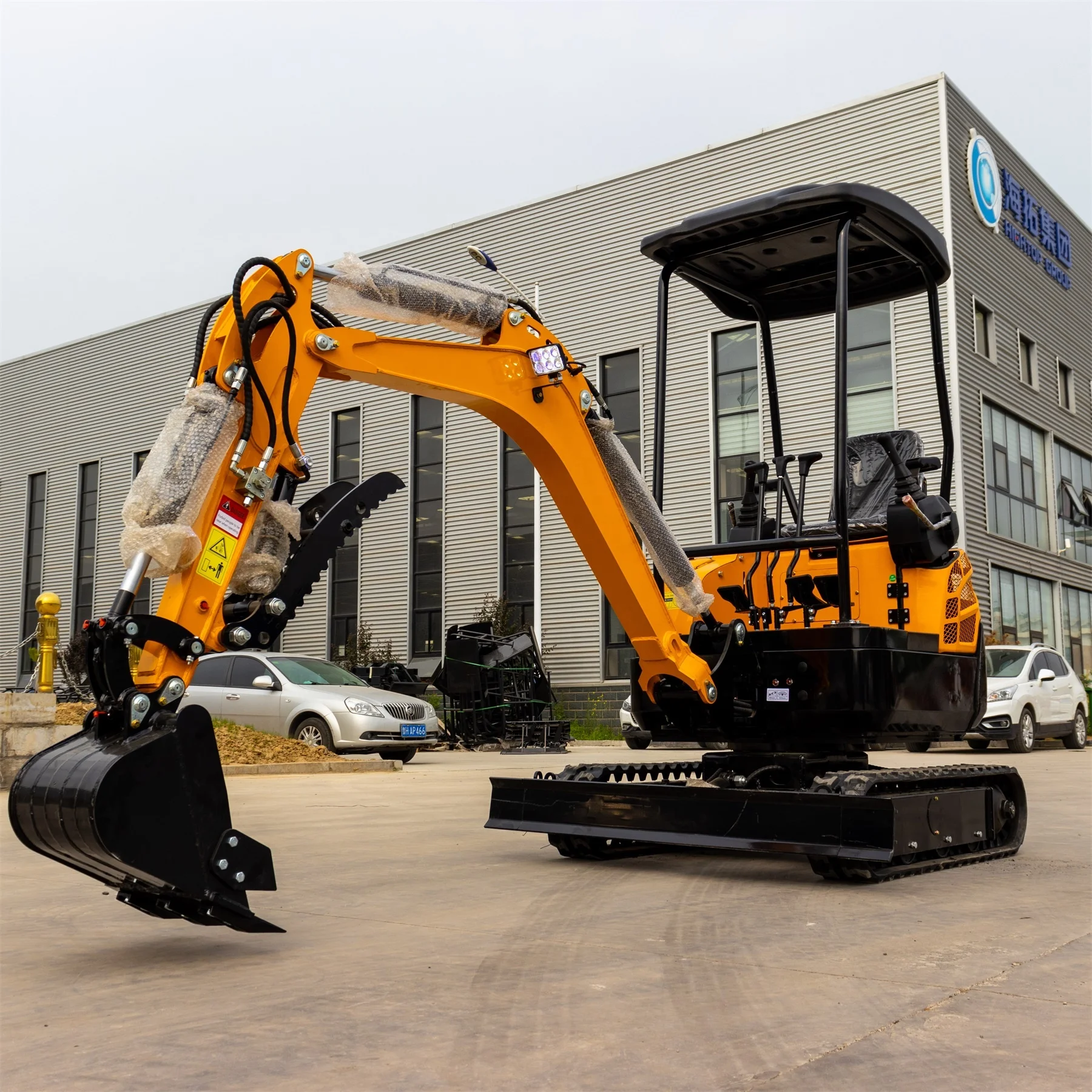 Earth-moving Machinery Mini Crawler Excavator 1.8 Ton Small Digger 2 Ton 3 Ton Micro Bagger With Closed Cab and Boom Swing