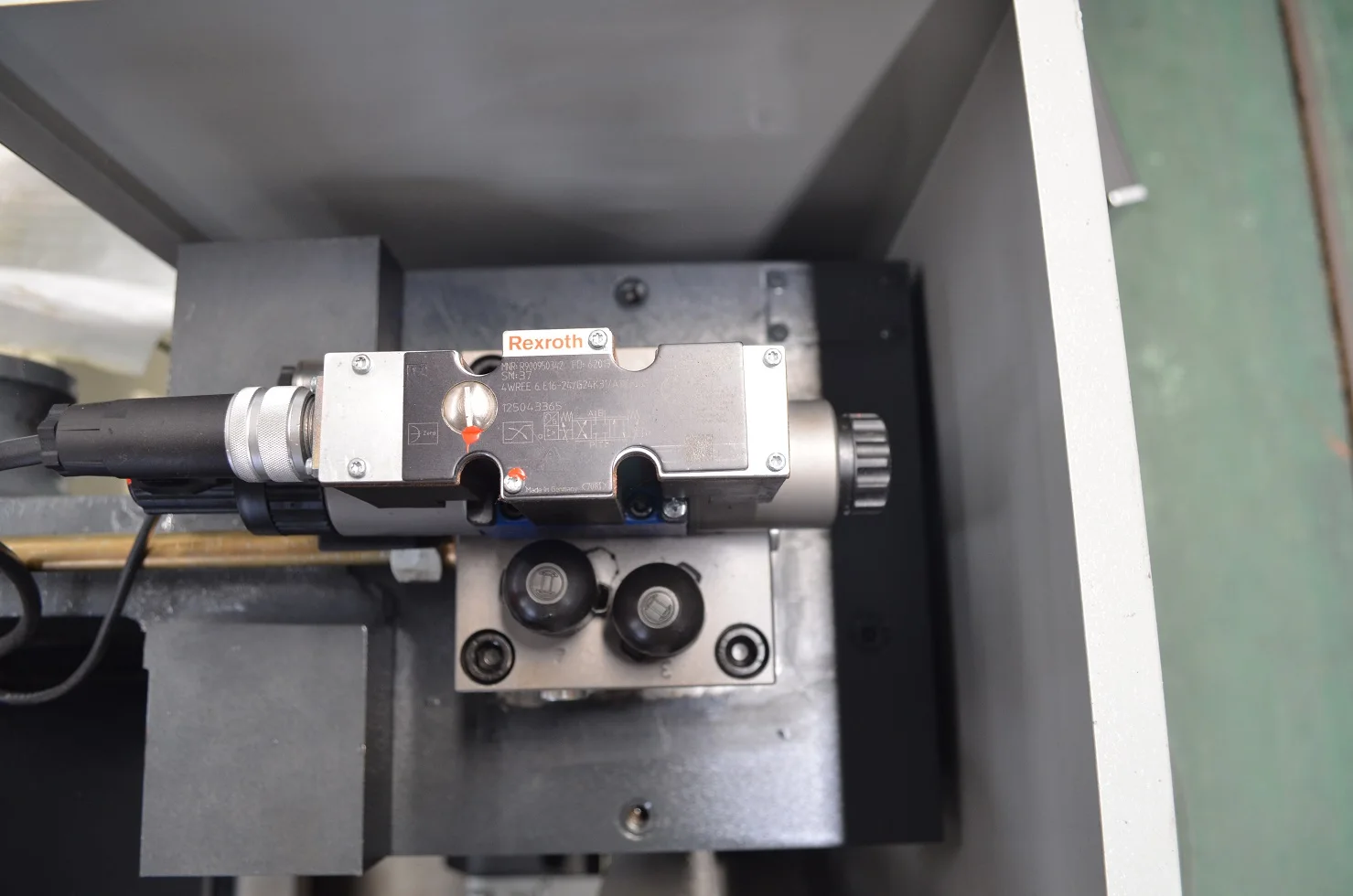 Electro-Synchronized Advanced Delem DA66t Controlled Hydraulic CNC Press Brake with 5 Axis