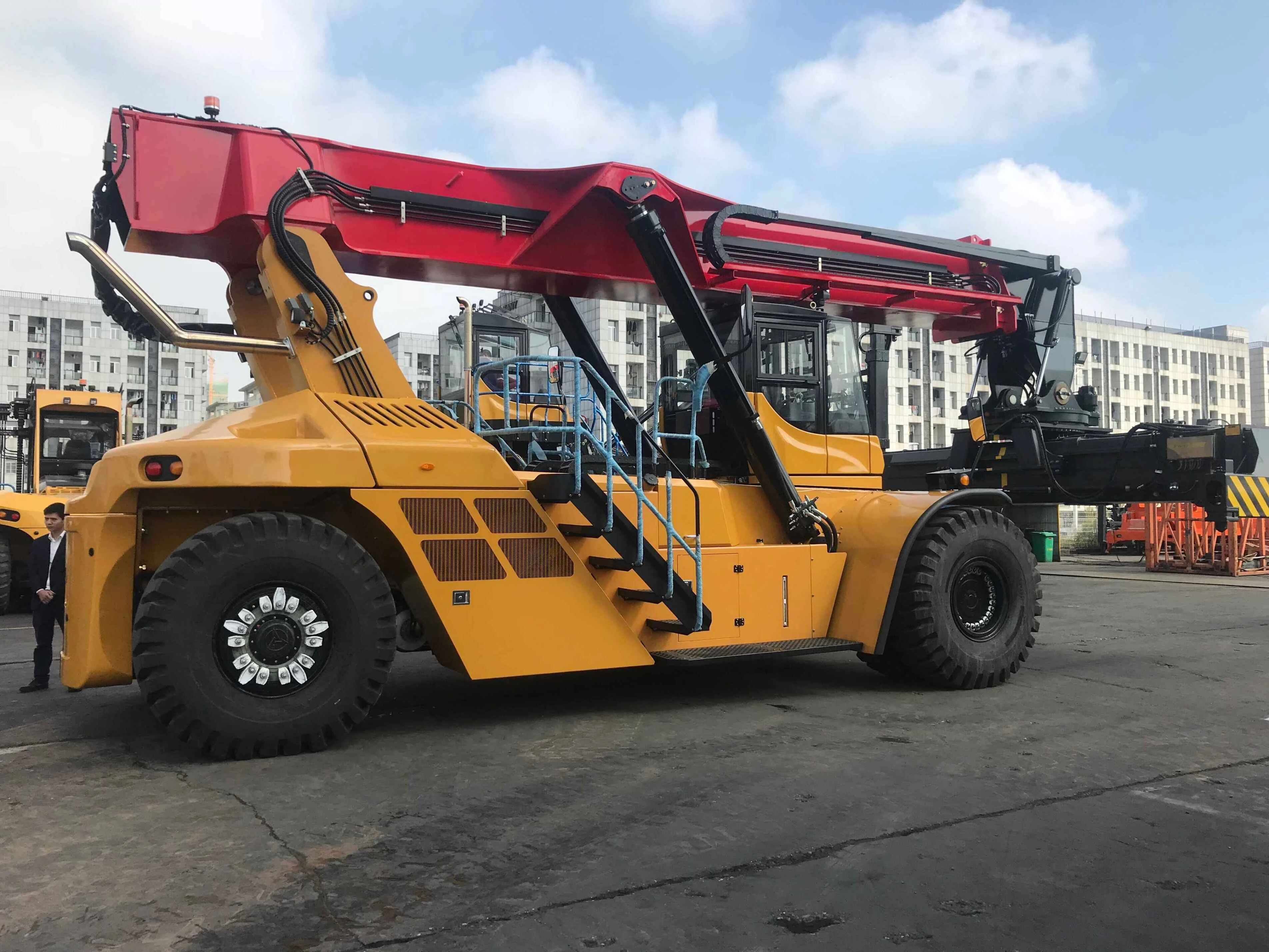 45ton Srsc45h1 контейнерный погрузчик вытяжной дизельный Телескопический с высоким качеством и большой мощностью для контейнеров из Китая