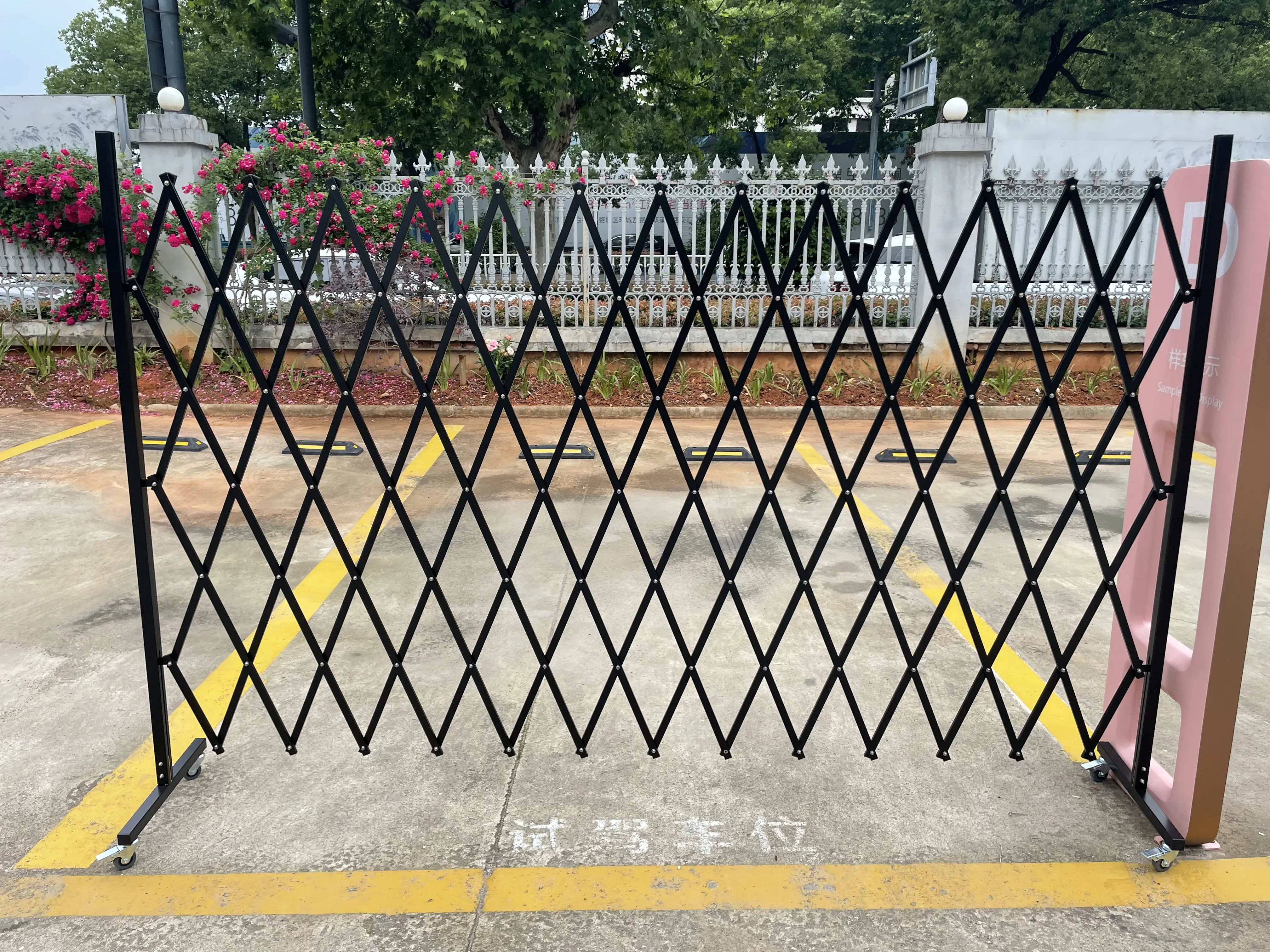 Flexible Scissor Garage Gates Folding Door Security Metal Accordion Adjustable Safety Fence Gate for Dogs