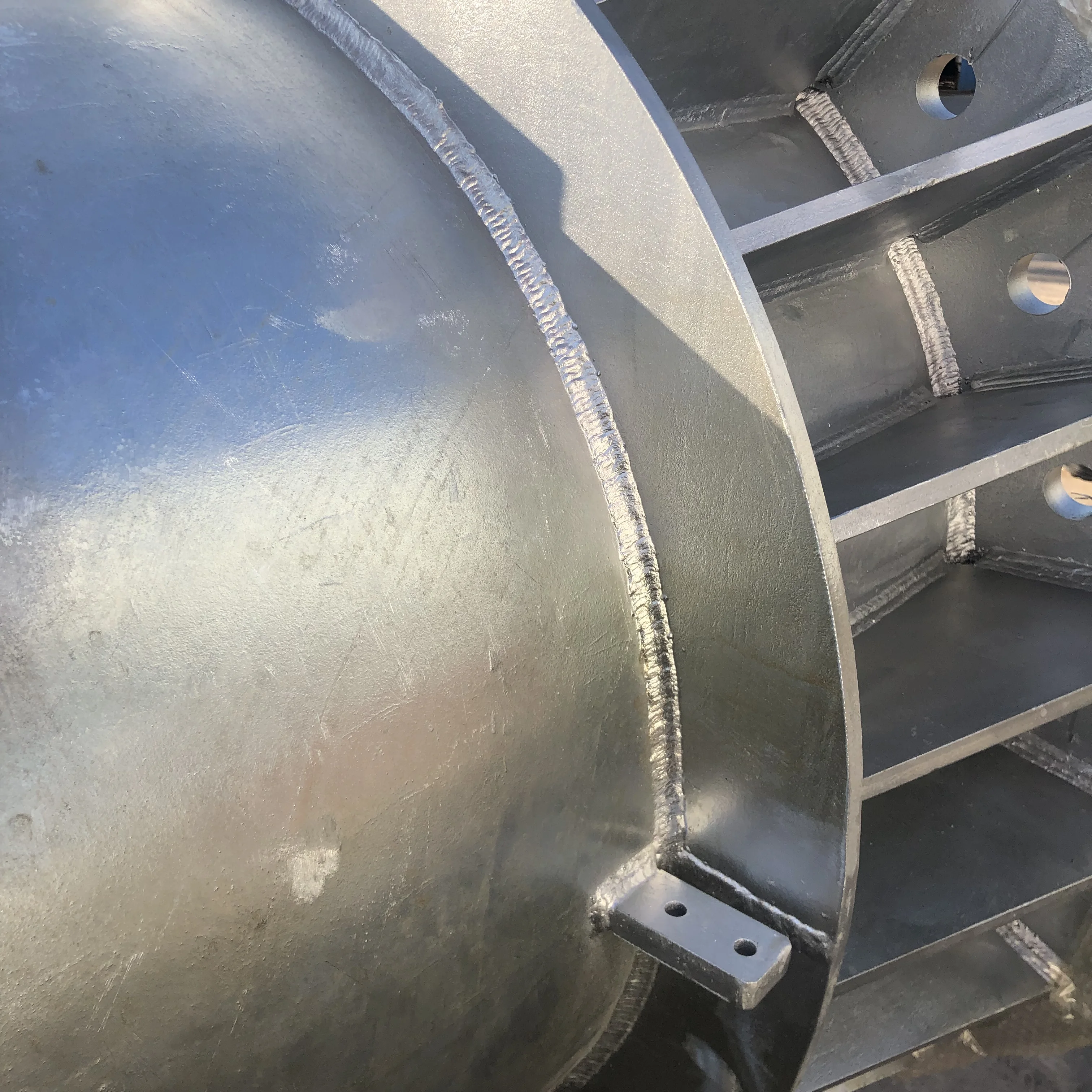 Стальная башня линии электропередачи 132kv оцинкованная стальная электрическая опорная передающая