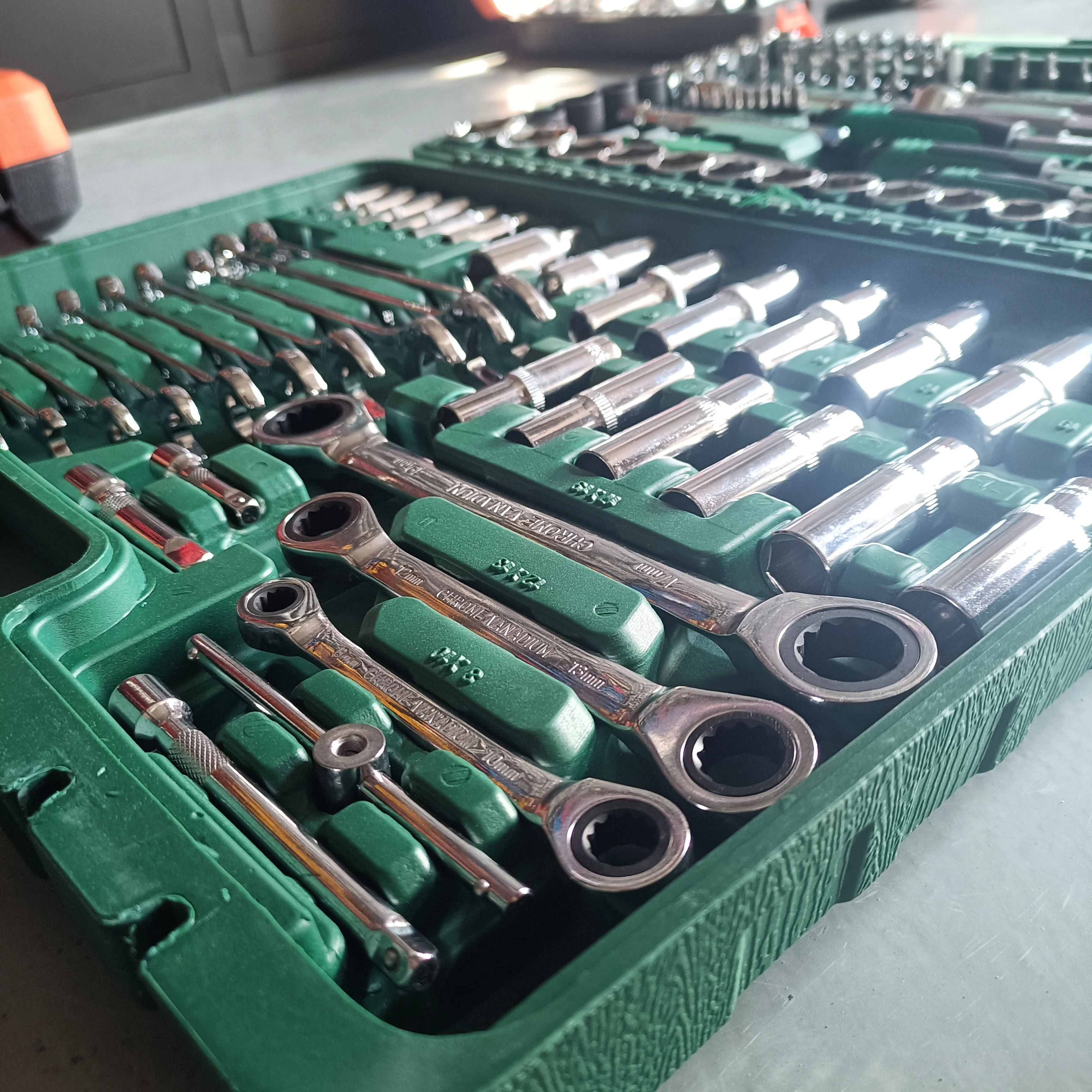 High end brand new repair wrench kit toolbox 151 pcs ratchet and socket kit