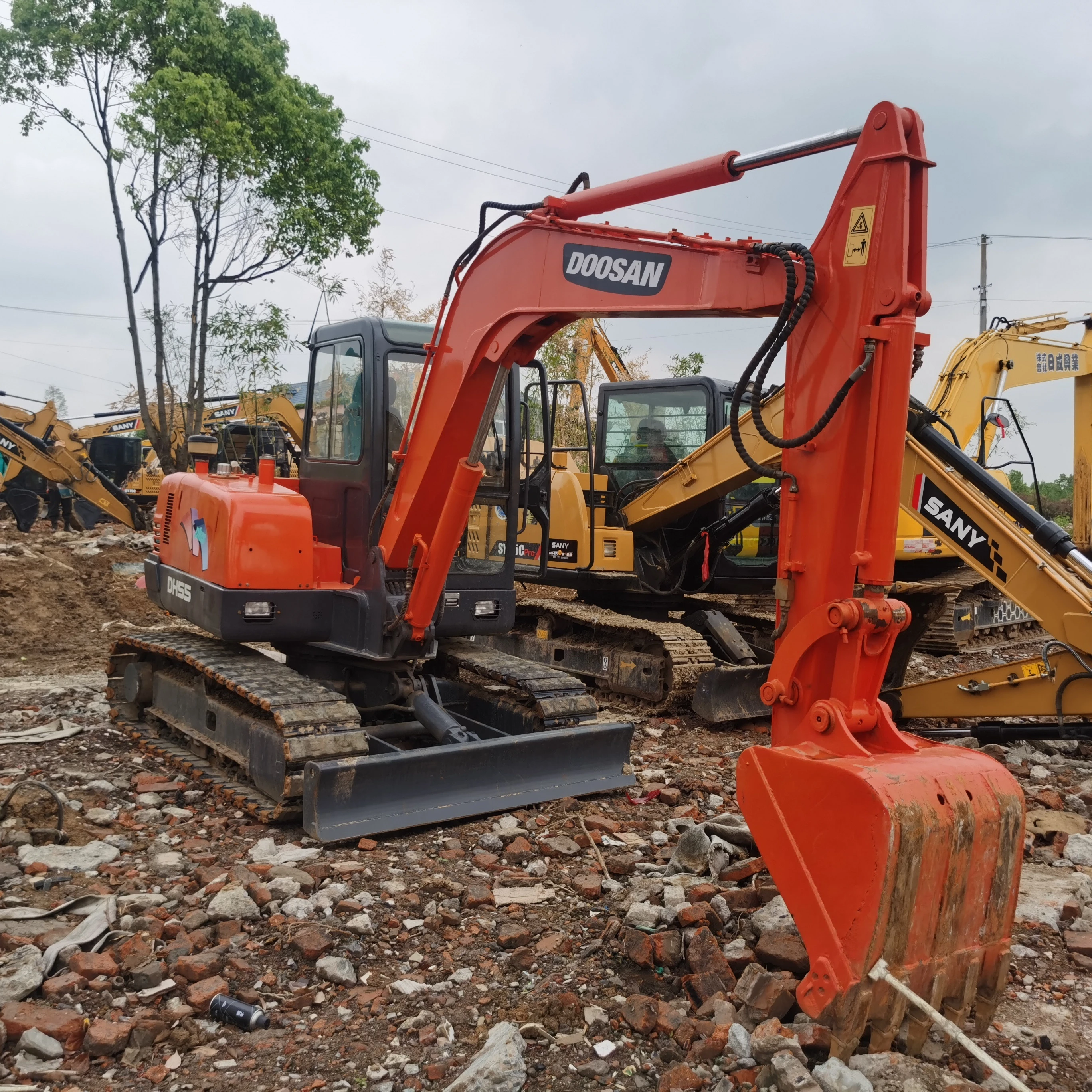 Колесный экскаватор Doosan распродажа низкая цена хорошее качество в Шанхайском дворе DH55 колесный