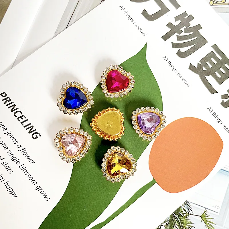 Shuaizhi Wholesale Love 10mm Heart Crystal Buckle Claw Setting Glass Rhinestones With Sew on Stone Clothing DIY Decorate