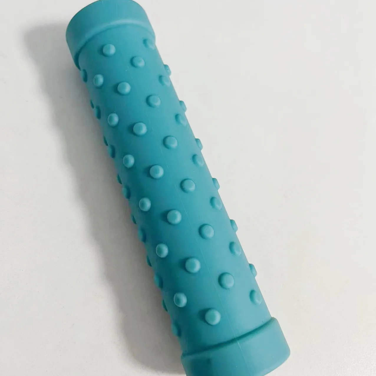 2022 Factory Best Seller New color food grade factory customized silicone handle cover silicone grips