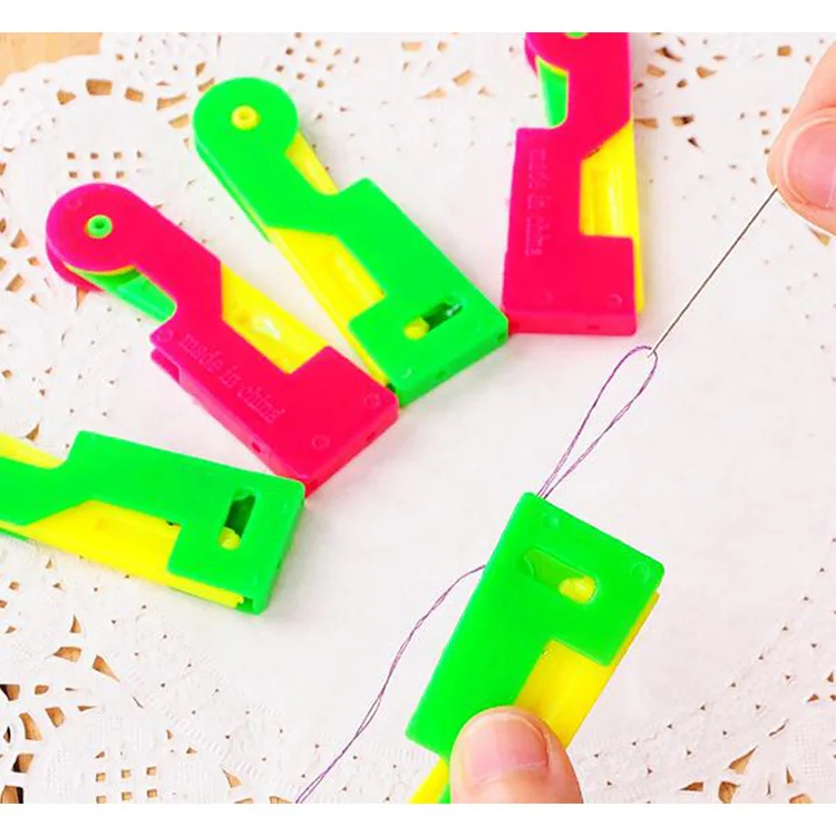 Wholesale Random Color Plastic Needle Threader Stitch Insertion Tool Automatic Needle Threader
