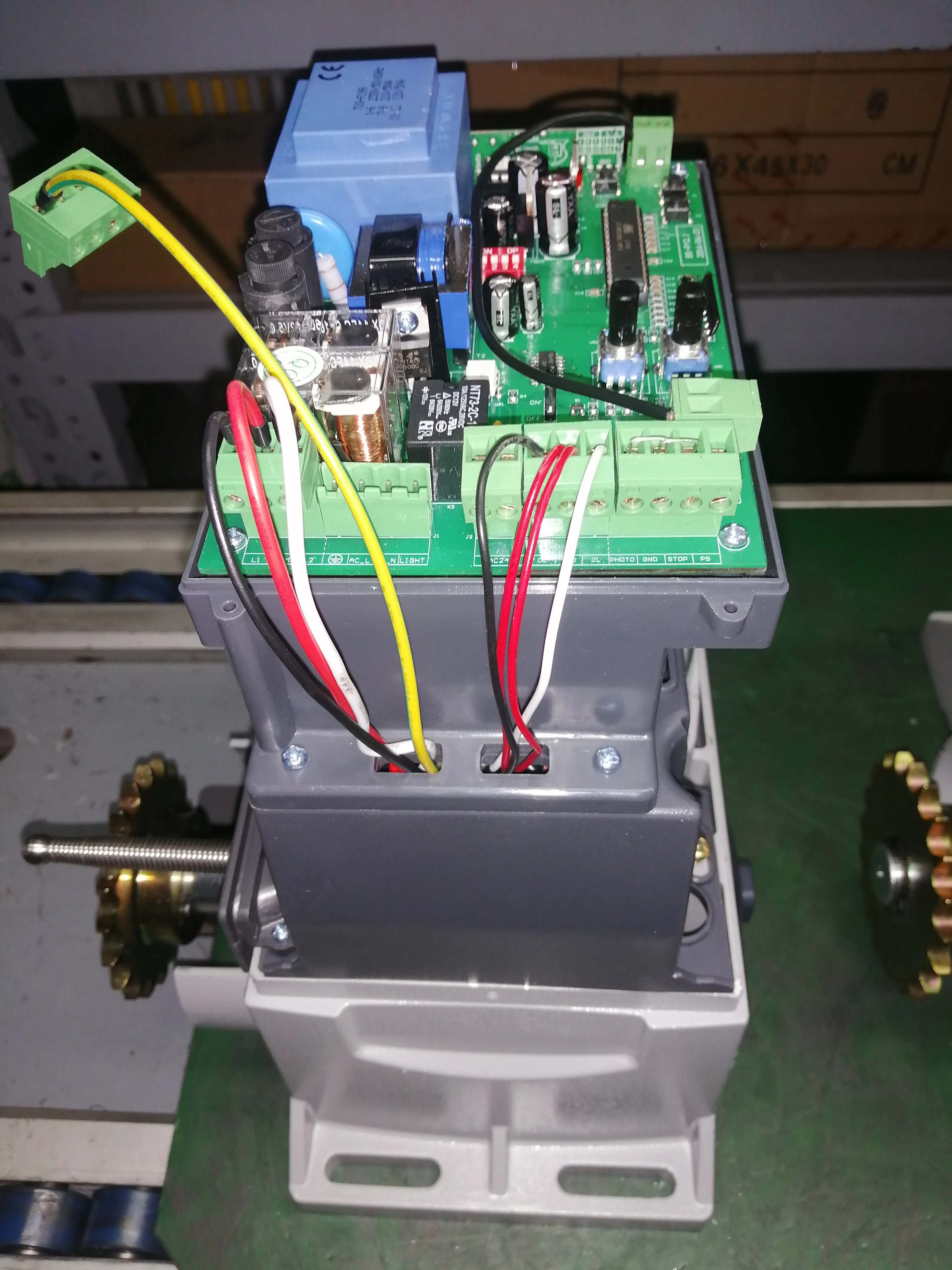 Aayee 220VAC Sliding Gate Motor 1200kgs 220VAC Copper Gear Sliding Automatic Door Opener