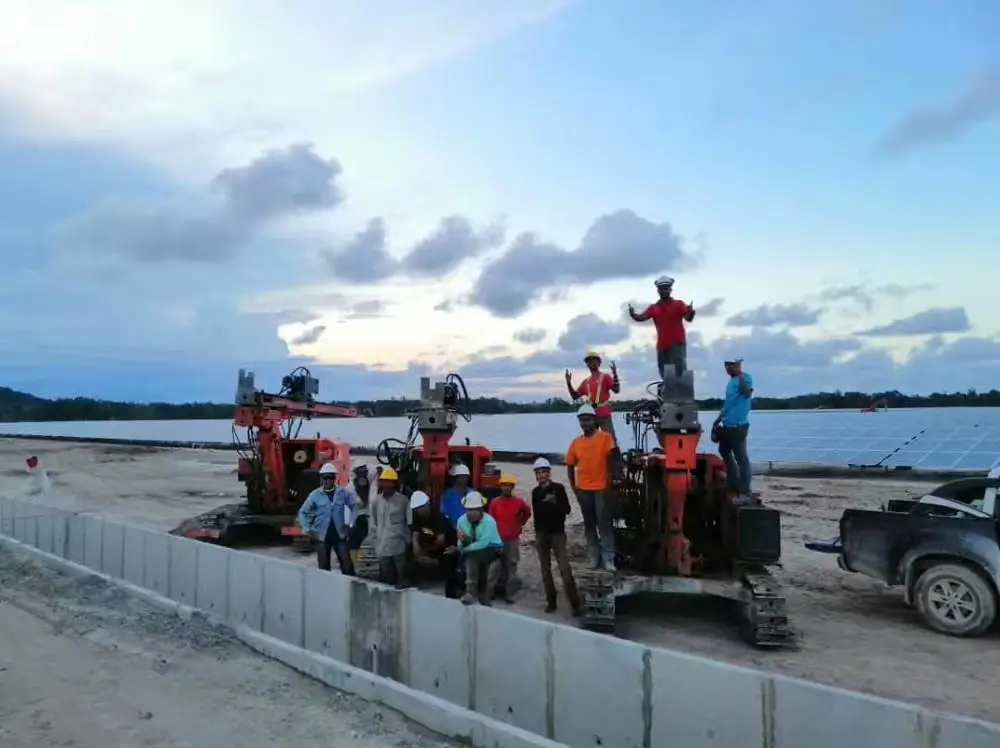 ShanDong LongYe MZ460Y-3 Ramming Pile Driver Hammer That Can Install Solar Piles up to 6m High